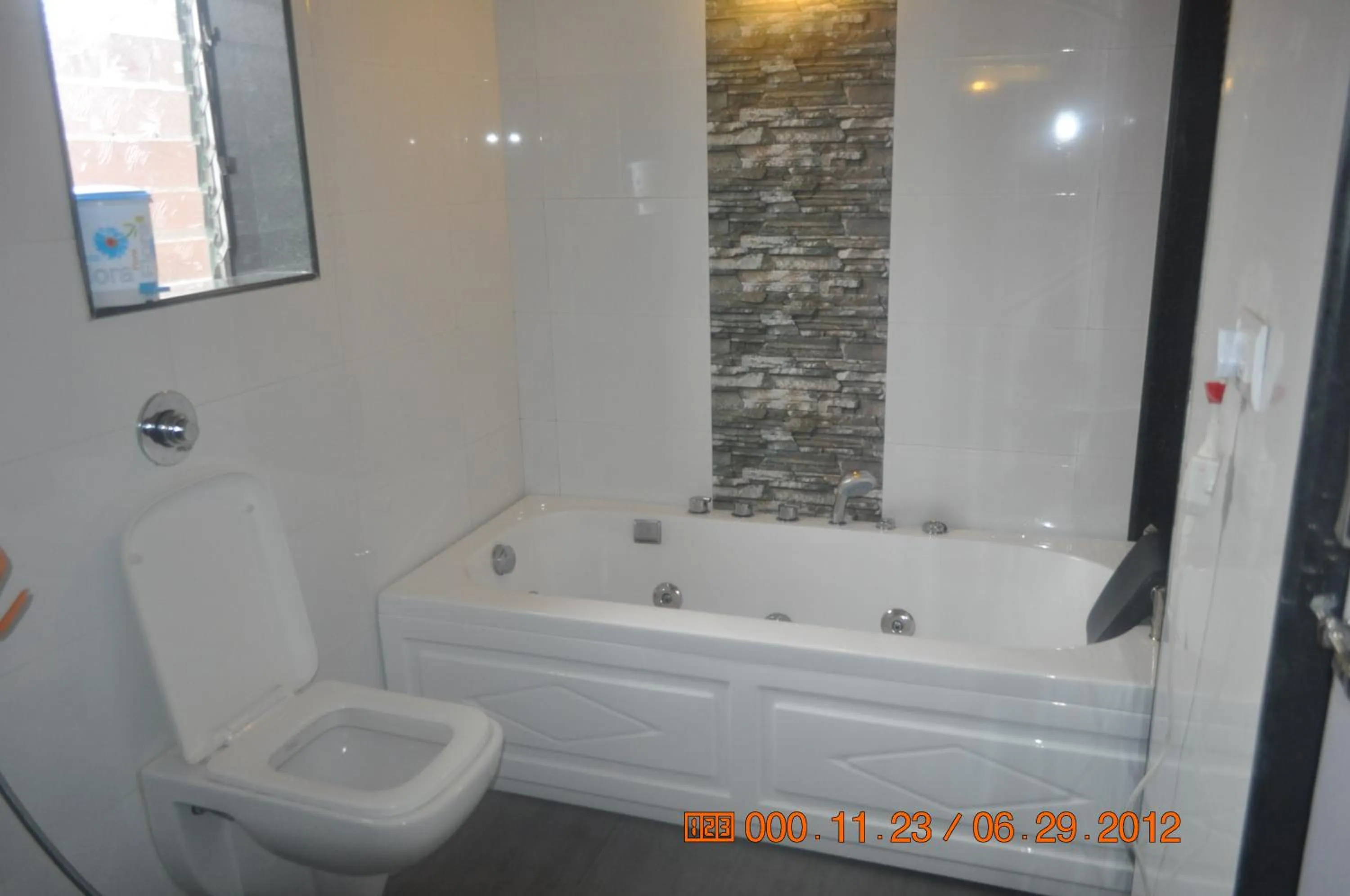 Hot Tub in Hotel Vyankatesh & Pure Veg Restaurant