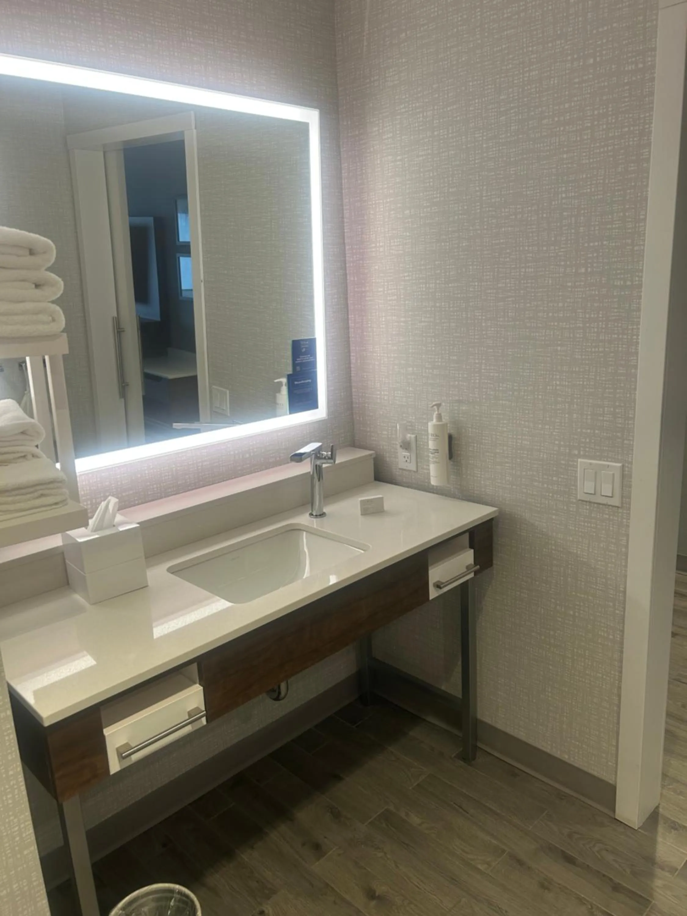Bathroom in Hampton Inn By Hilton Kingston