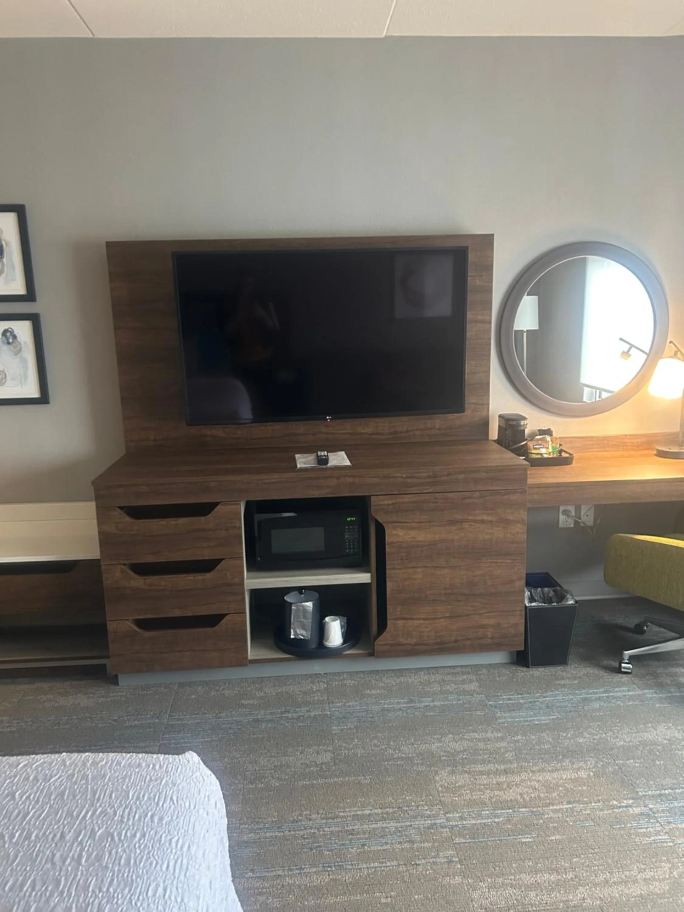 TV and multimedia in Hampton Inn By Hilton Kingston