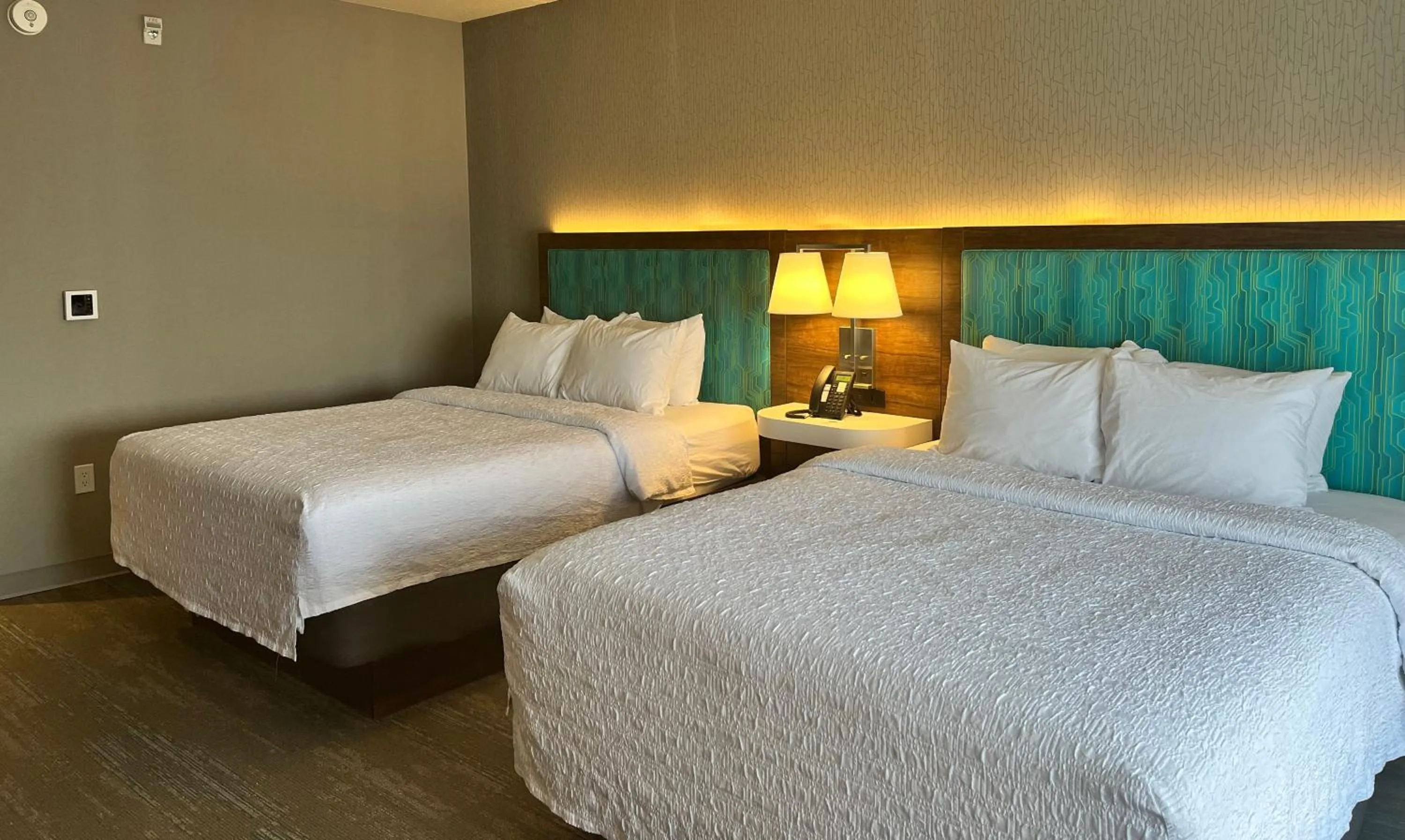 Bed in Hampton Inn By Hilton Kingston