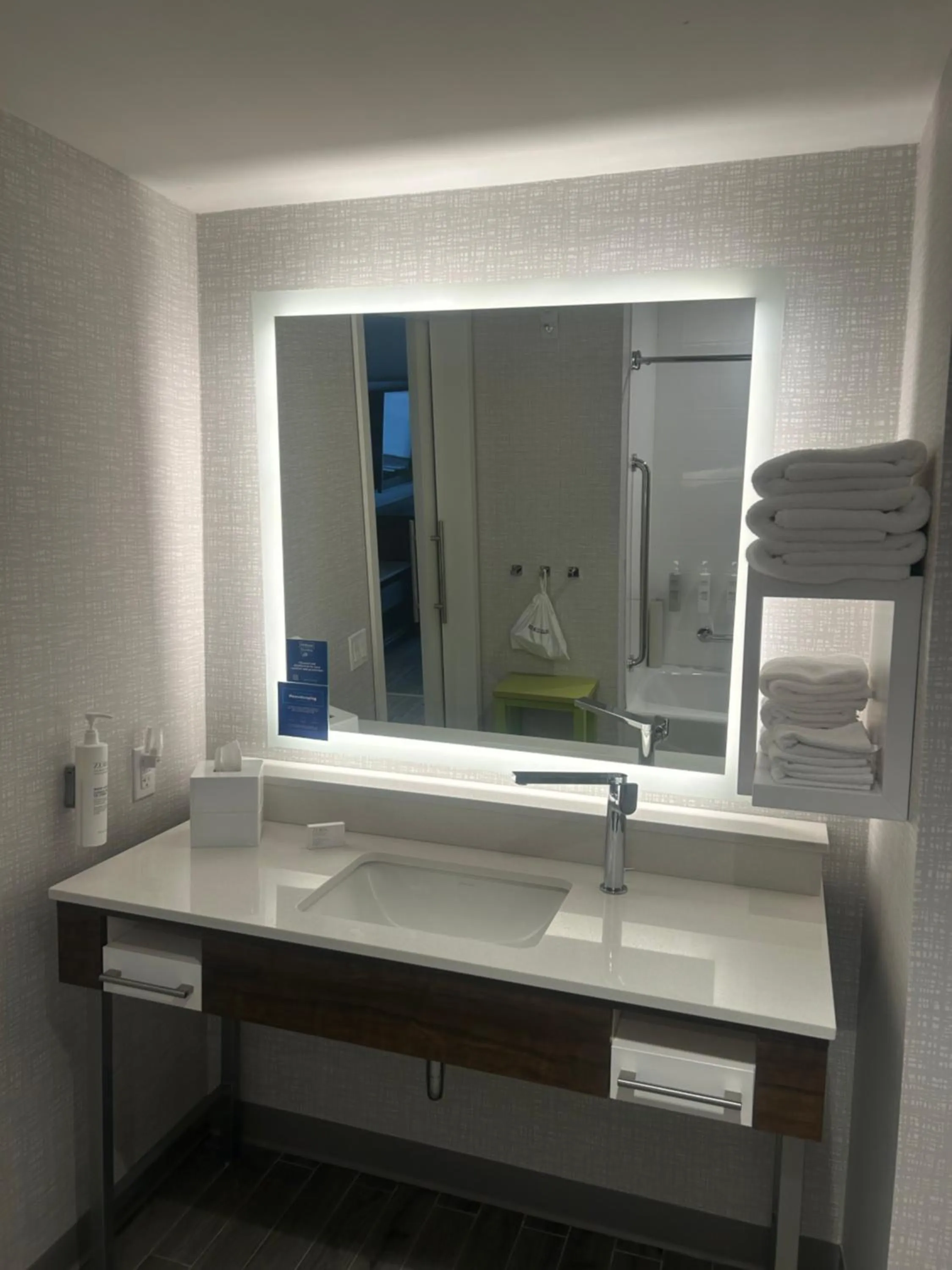 Bathroom in Hampton Inn By Hilton Kingston