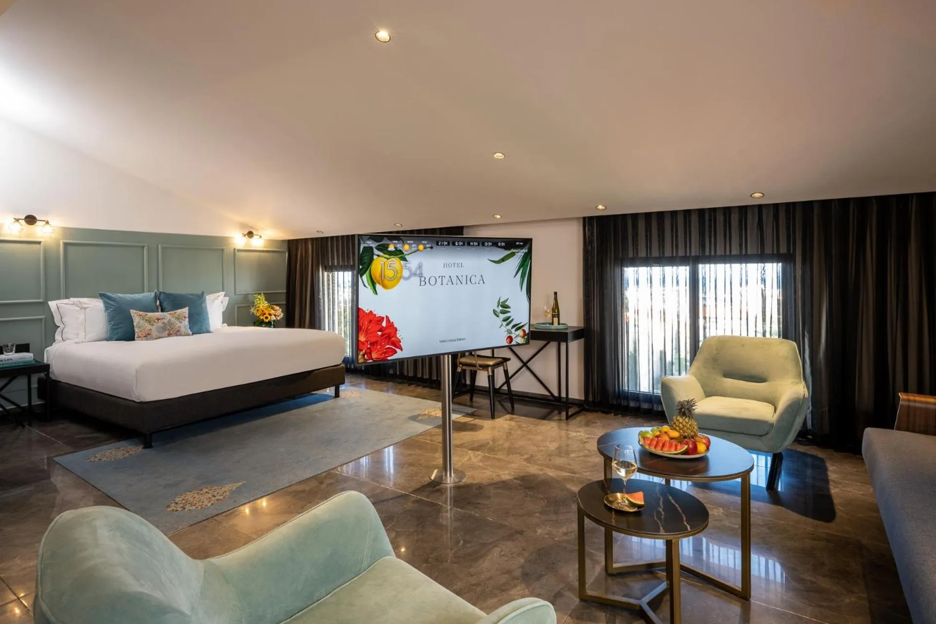 Living room, Bed in Hotel Botanica- Limited Edition By Fattal