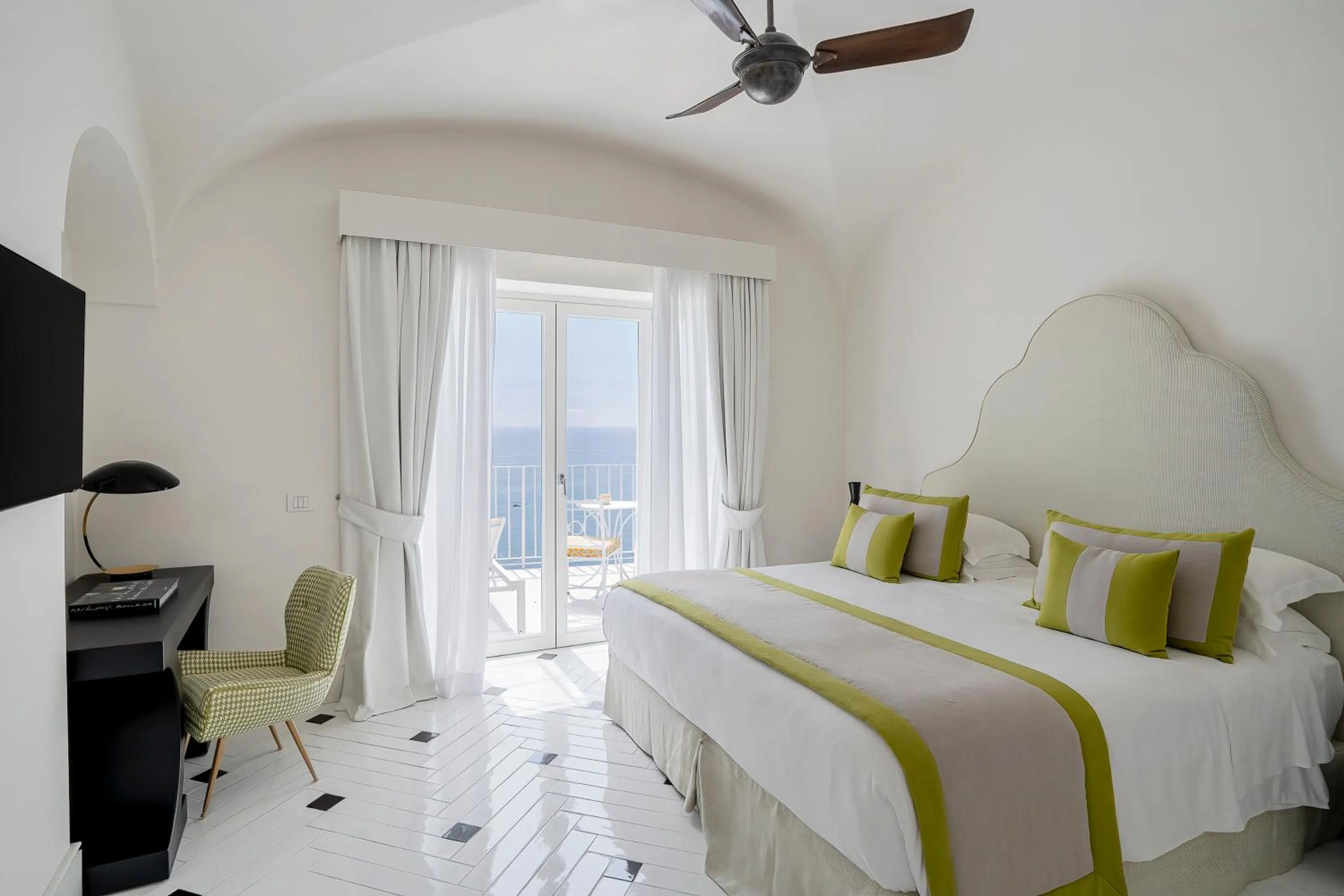 Bedroom, Bed in Hotel Miramalfi