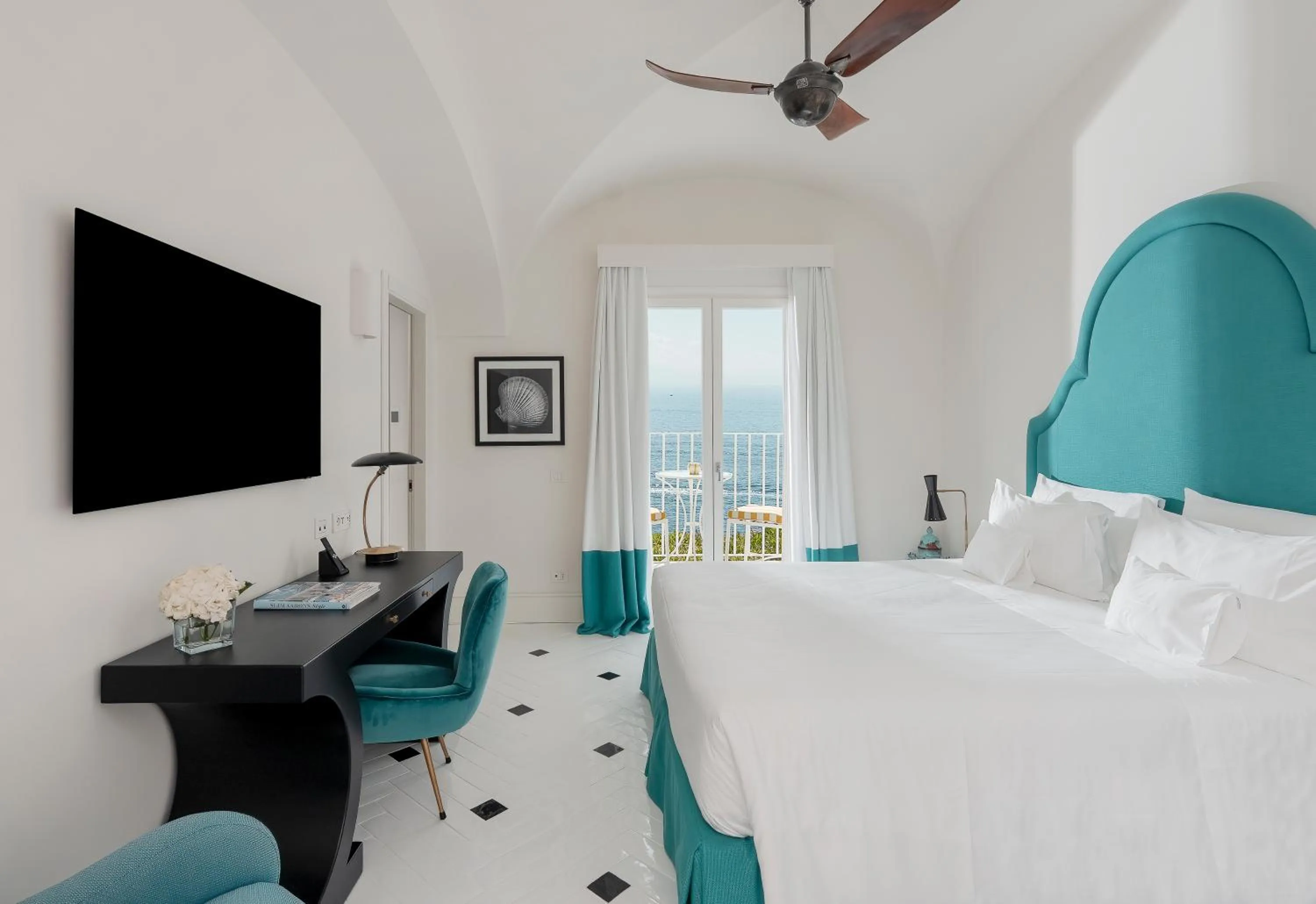 Bedroom, Bed in Hotel Miramalfi