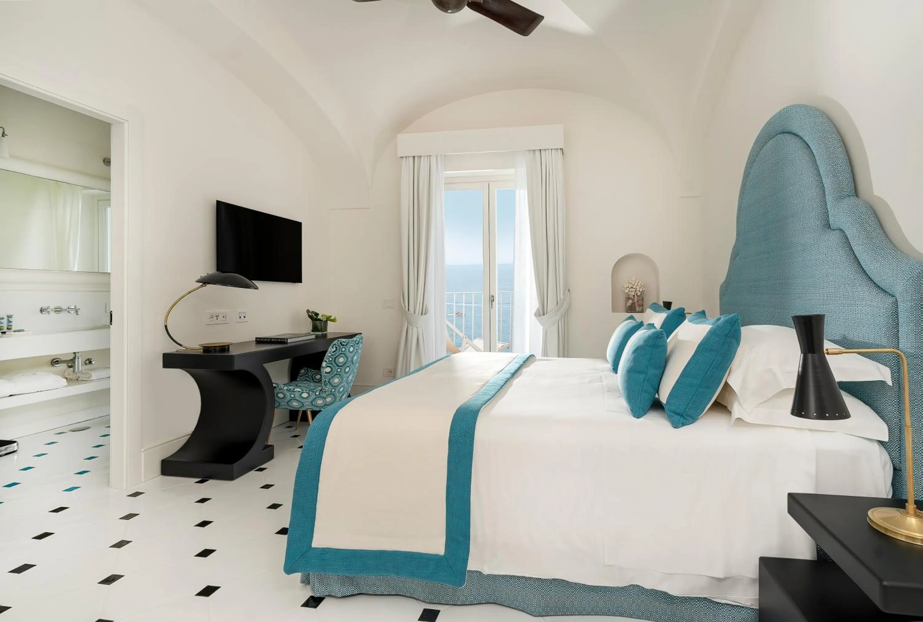 Bedroom, Bed in Hotel Miramalfi