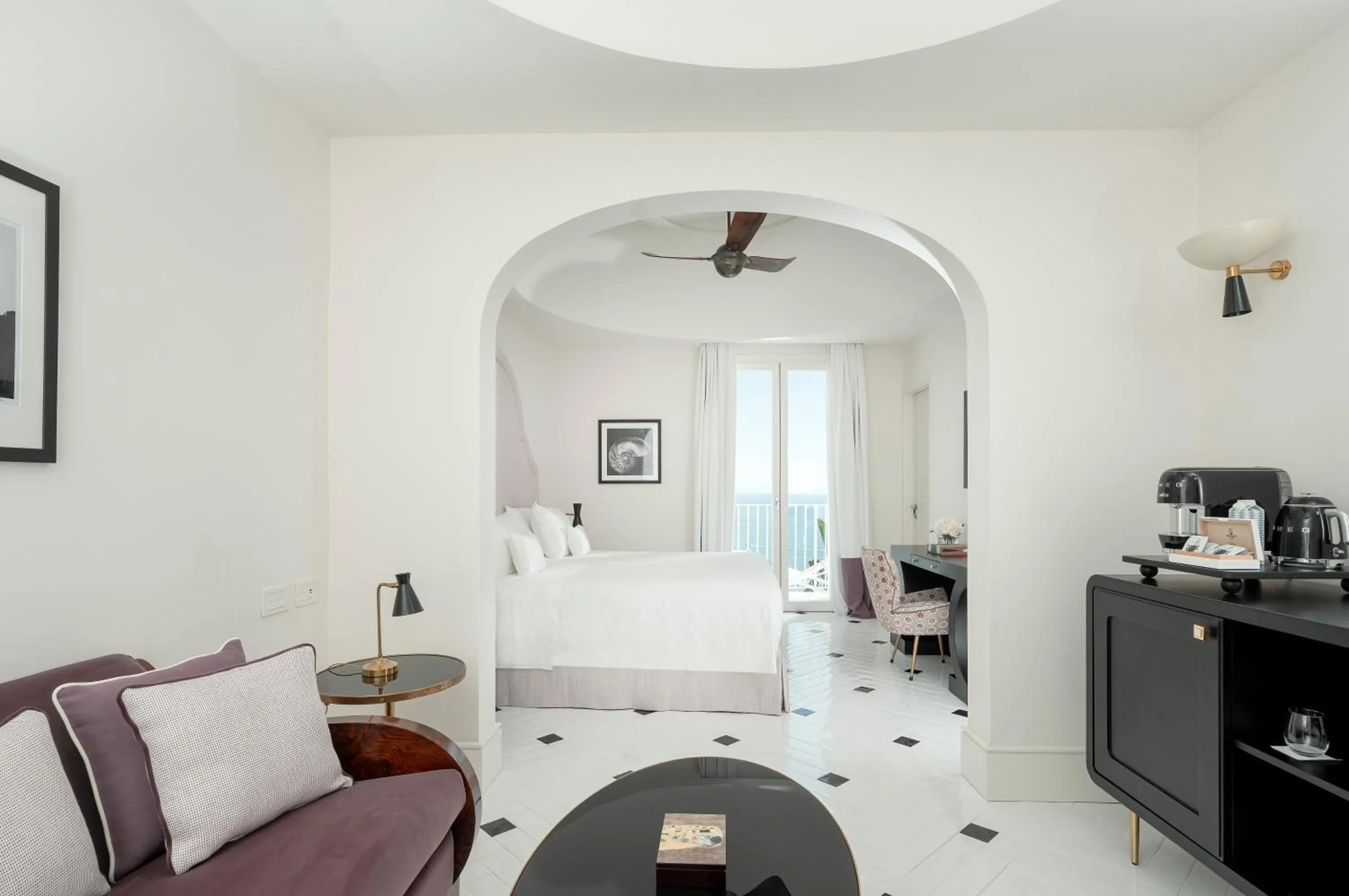 Living room, Bed in Hotel Miramalfi