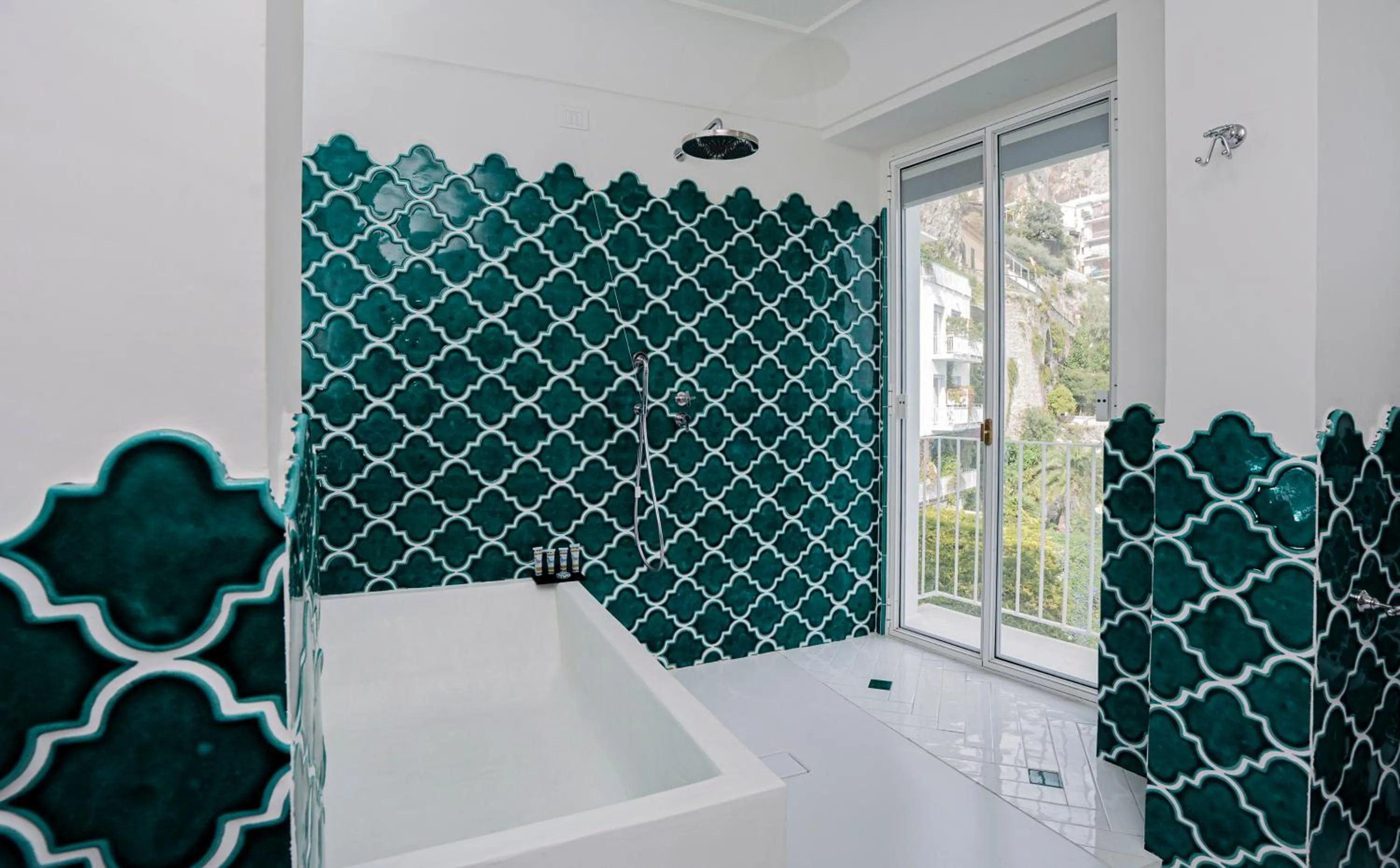 Bathroom in Hotel Miramalfi