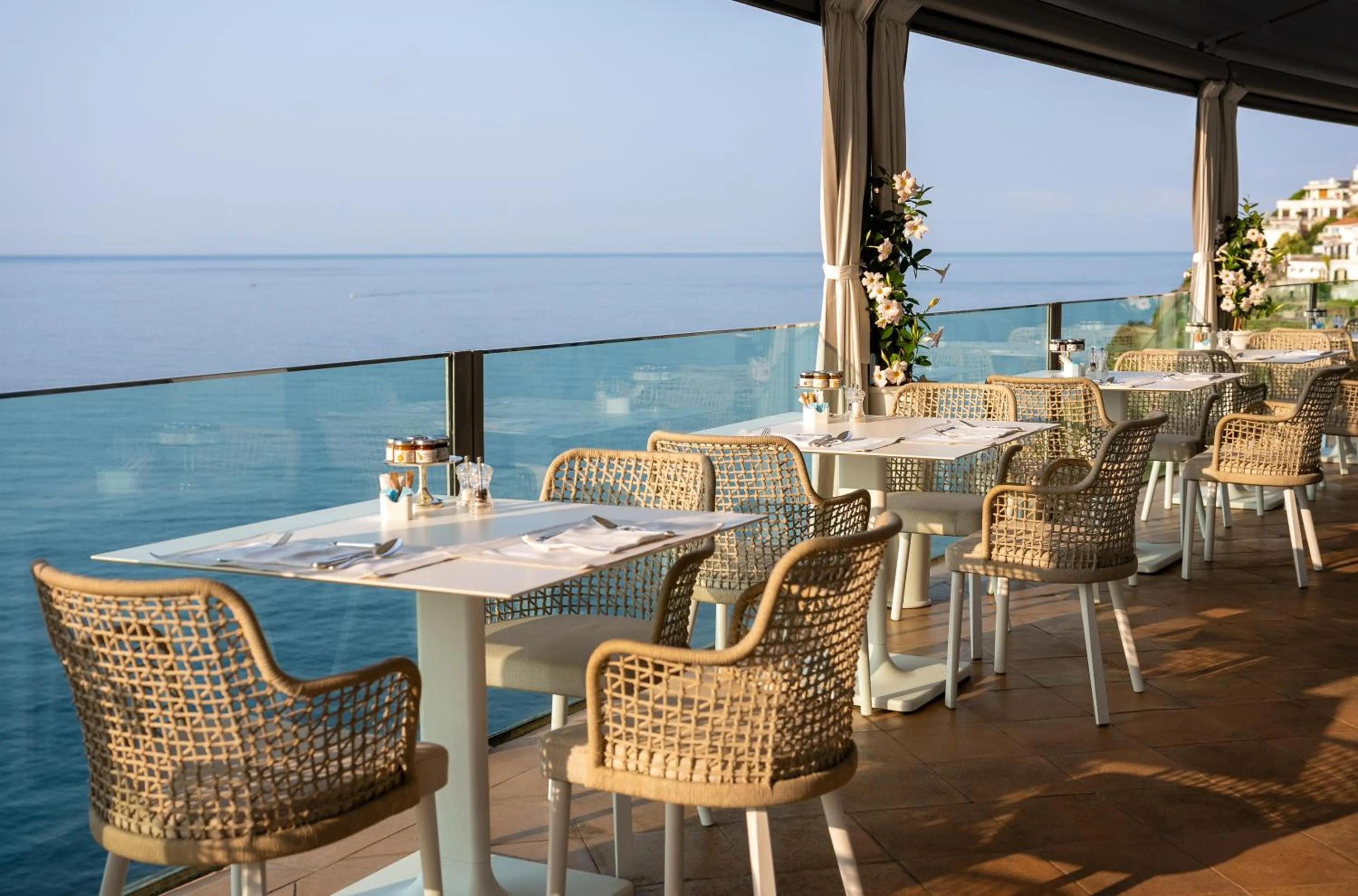 Restaurant/places to eat in Hotel Miramalfi