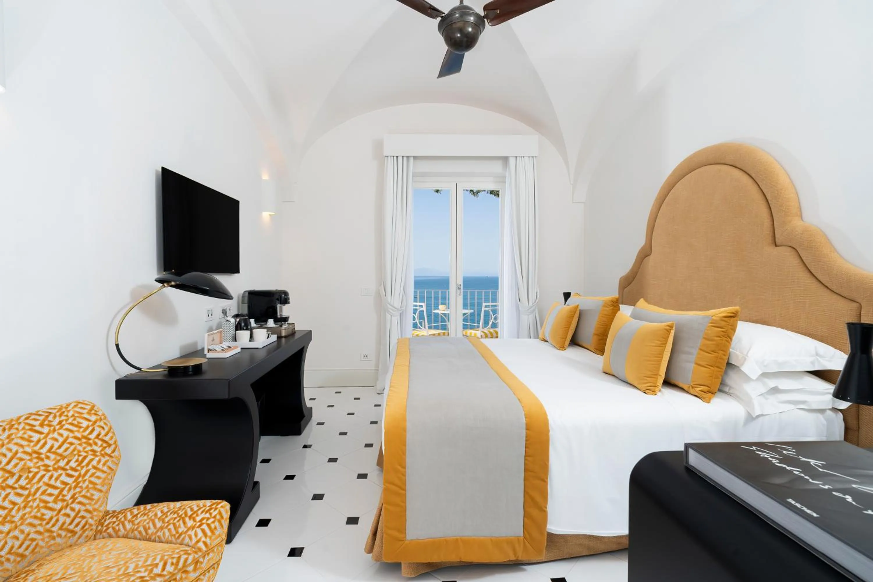 Photo of the whole room, Bed in Hotel Miramalfi