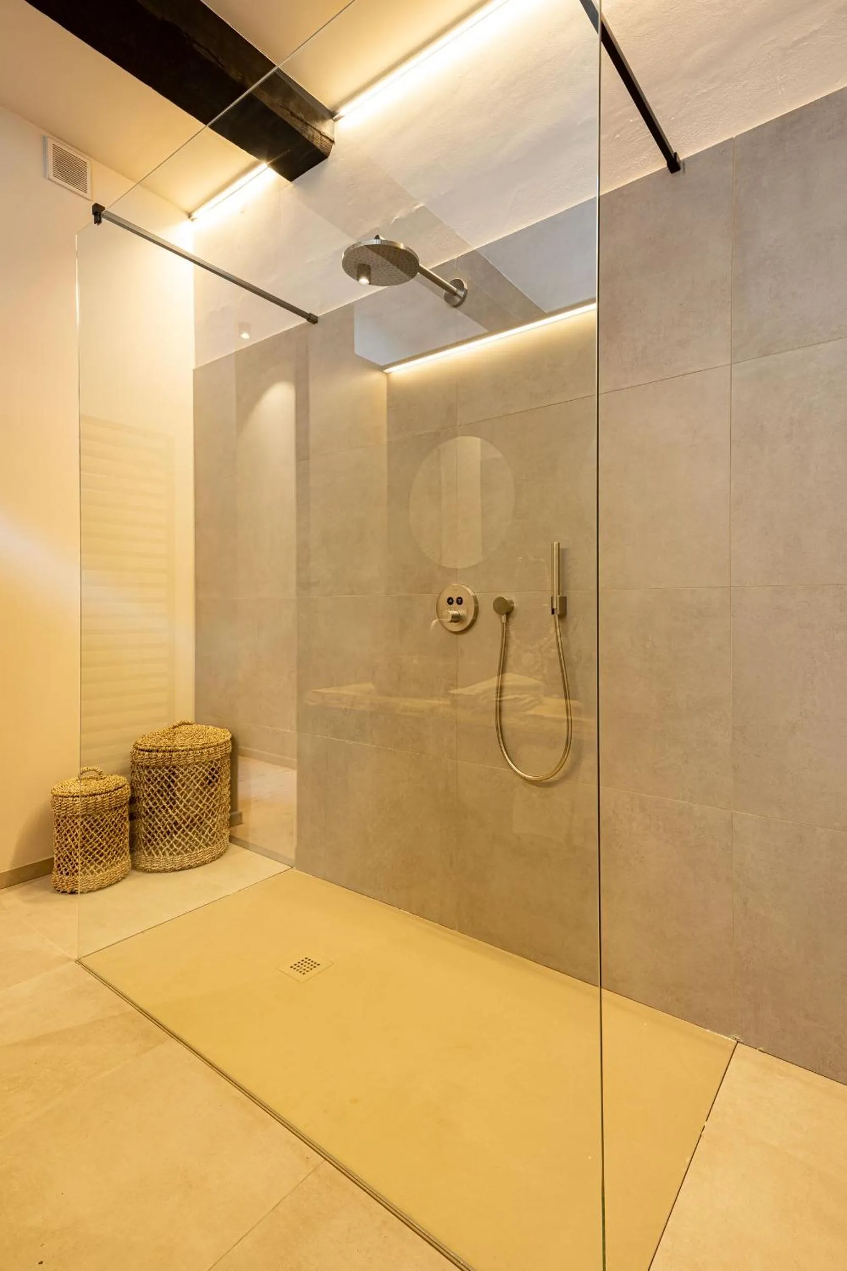 Shower in BTFL Living, Luxury Residences Antwerp, Zirkstraat