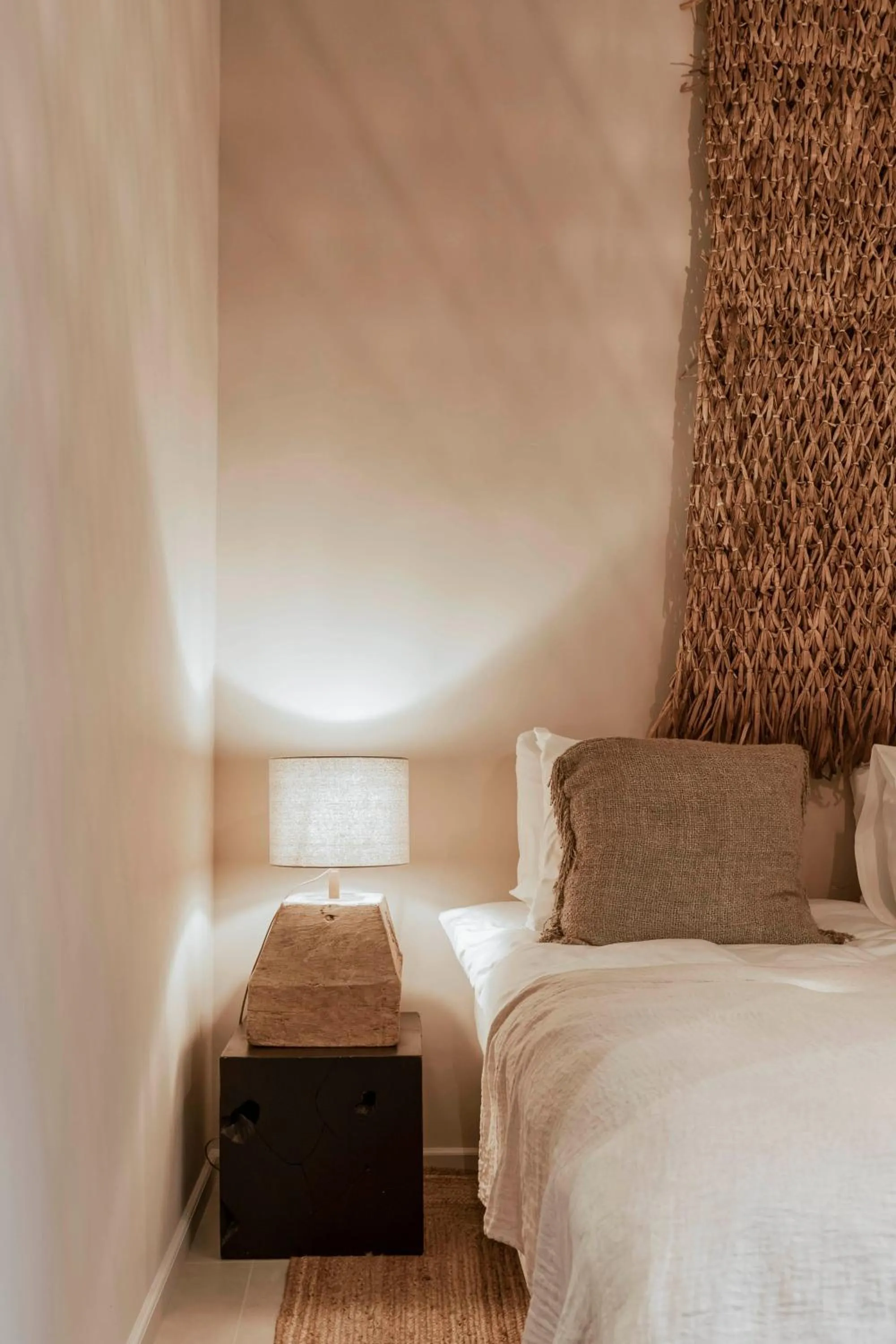 Bed in BTFL Living, Luxury Residences Antwerp, Zirkstraat