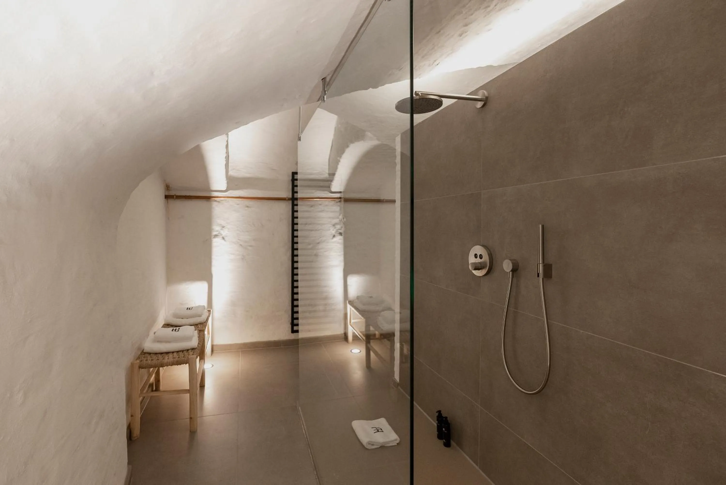 Shower in BTFL Living, Luxury Residences Antwerp, Zirkstraat