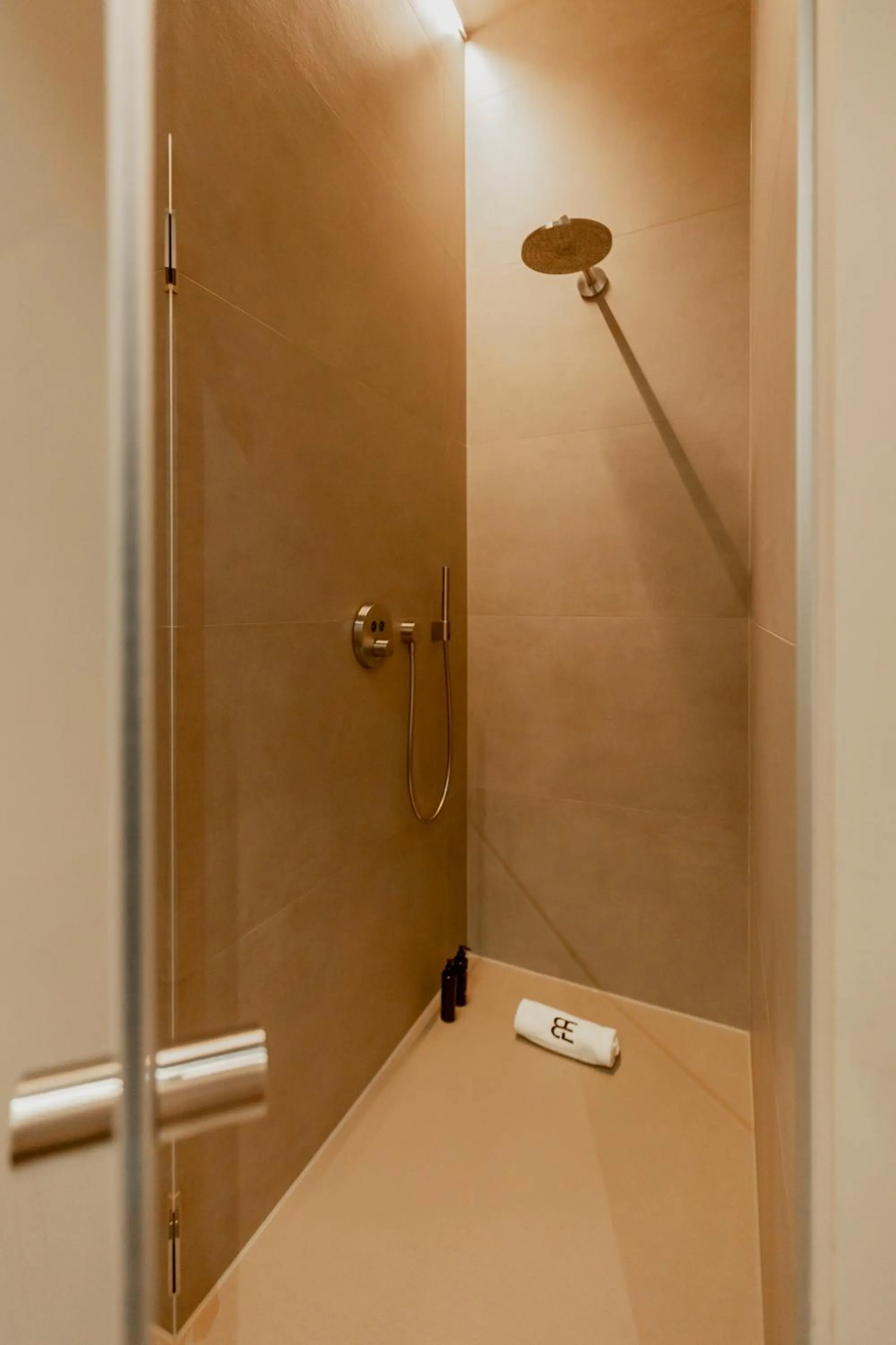 Shower in BTFL Living, Luxury Residences Antwerp, Zirkstraat
