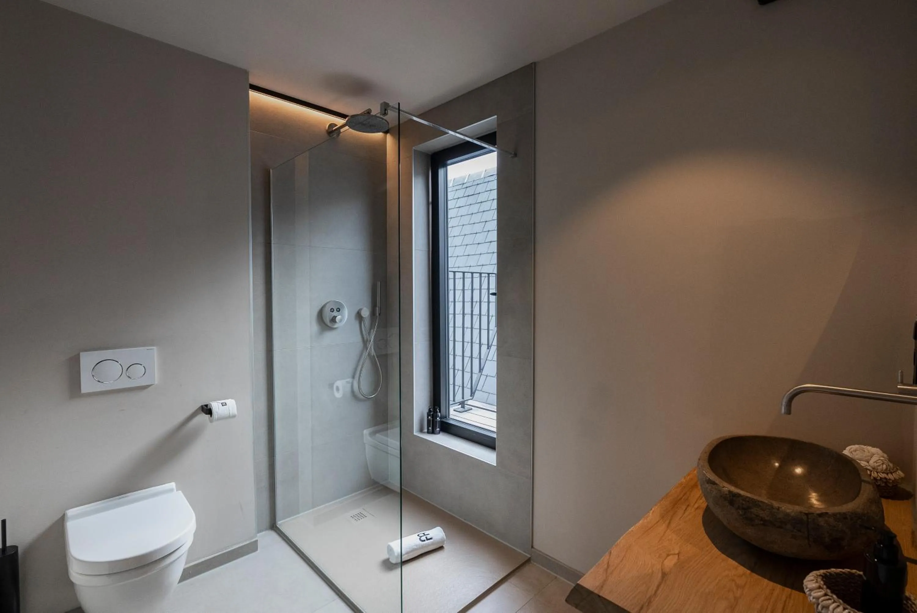 Shower in BTFL Living, Luxury Residences Antwerp, Zirkstraat