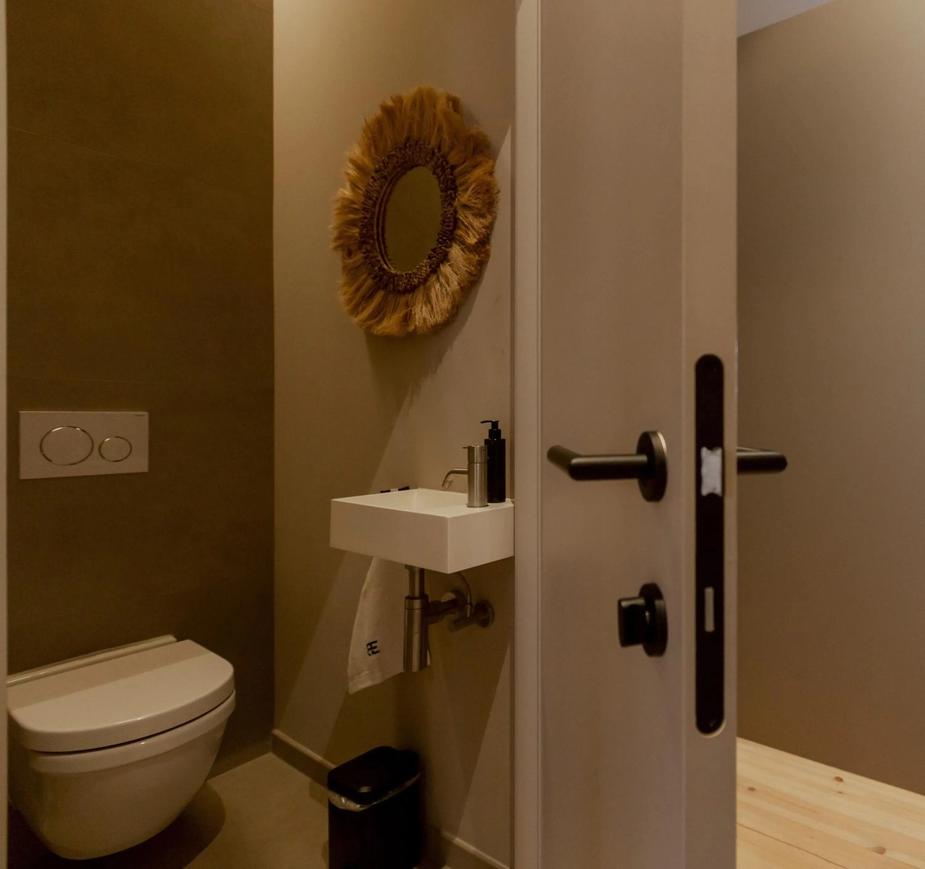 Toilet in BTFL Living, Luxury Residences Antwerp, Zirkstraat
