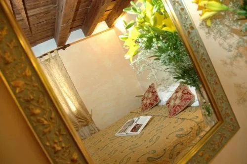 Decorative detail in Ca' Dei Leoni