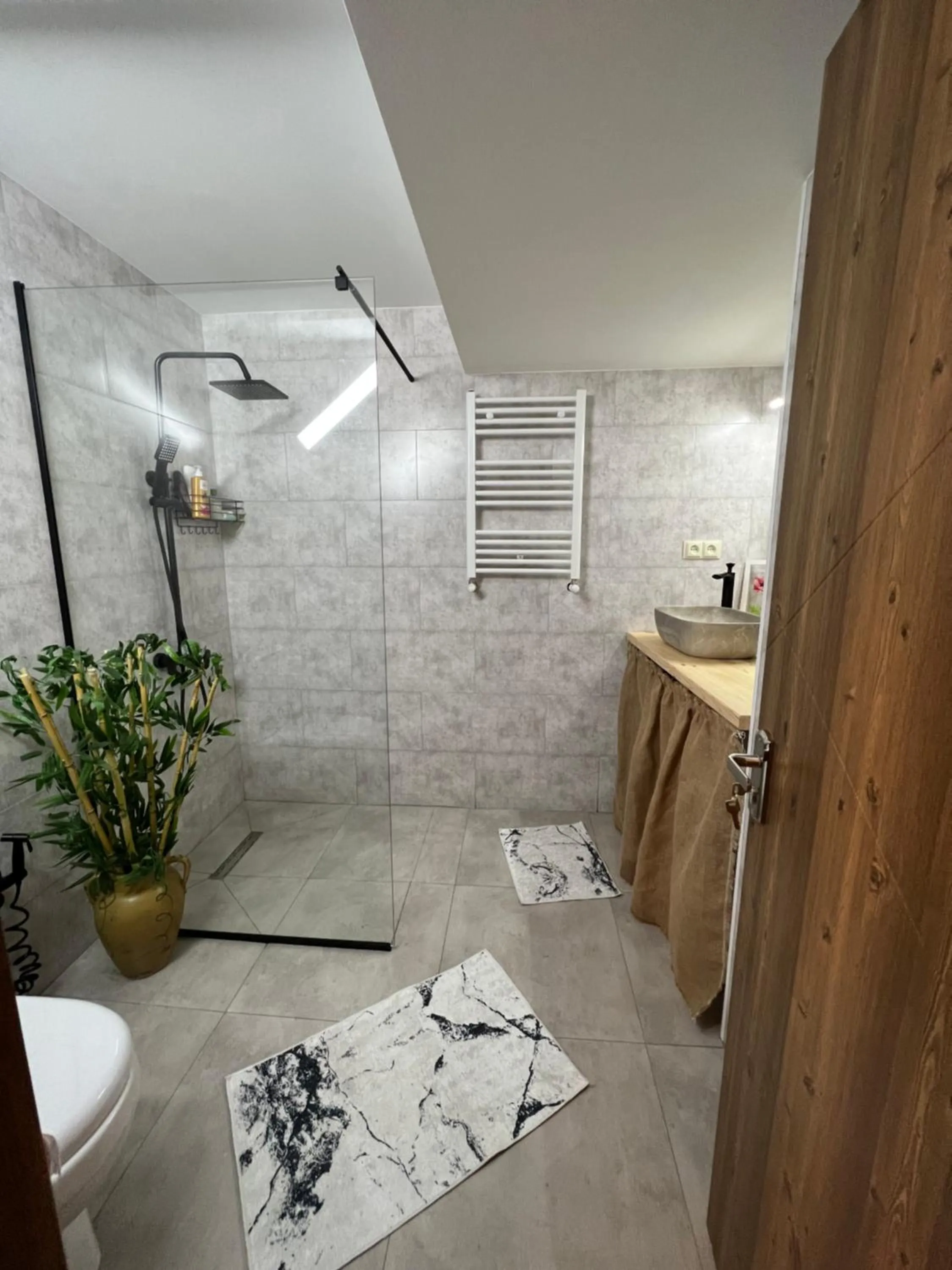 Shower in Hostel Nomad