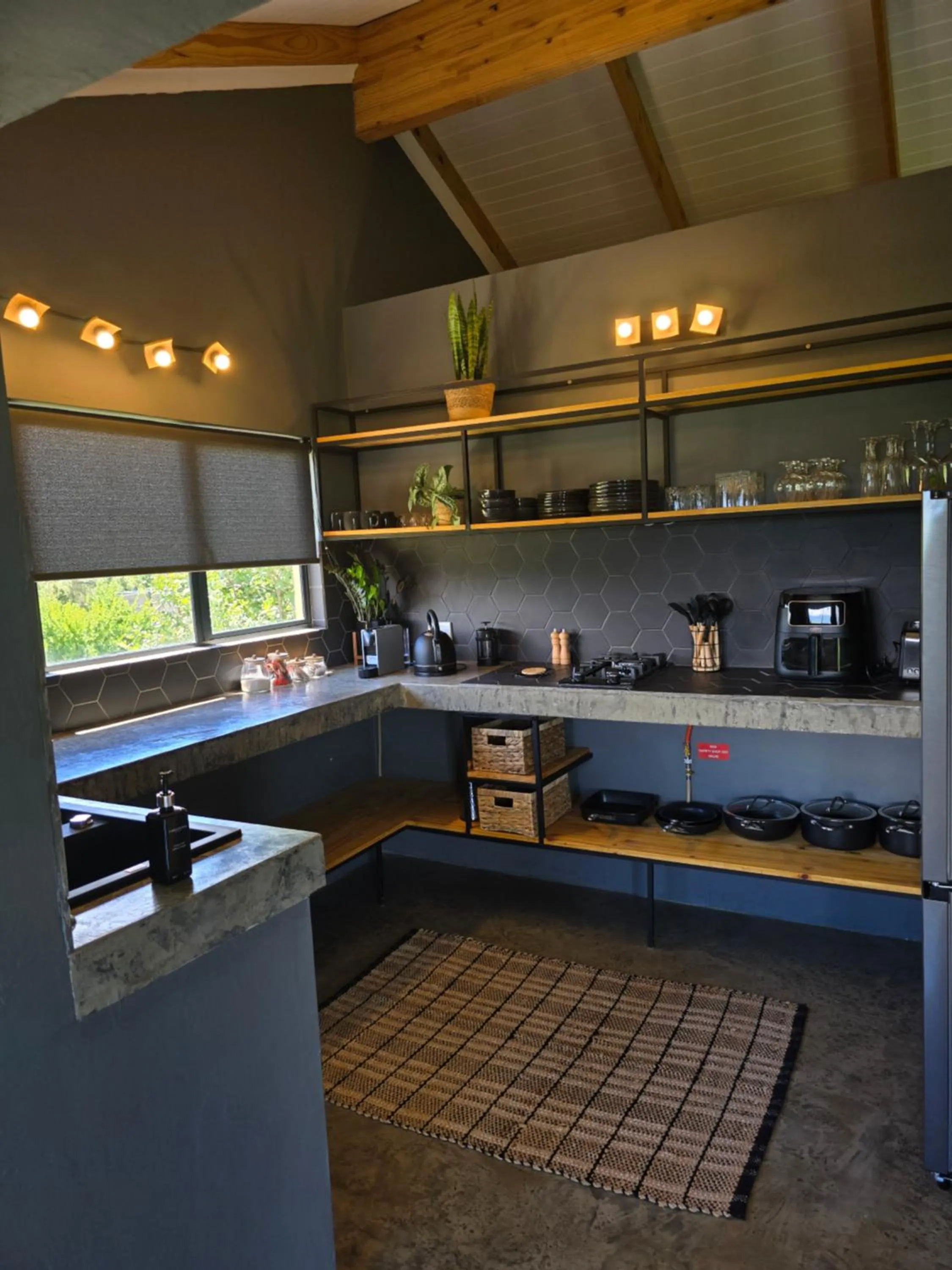 Kitchen or kitchenette in Berghouse and Cottages
