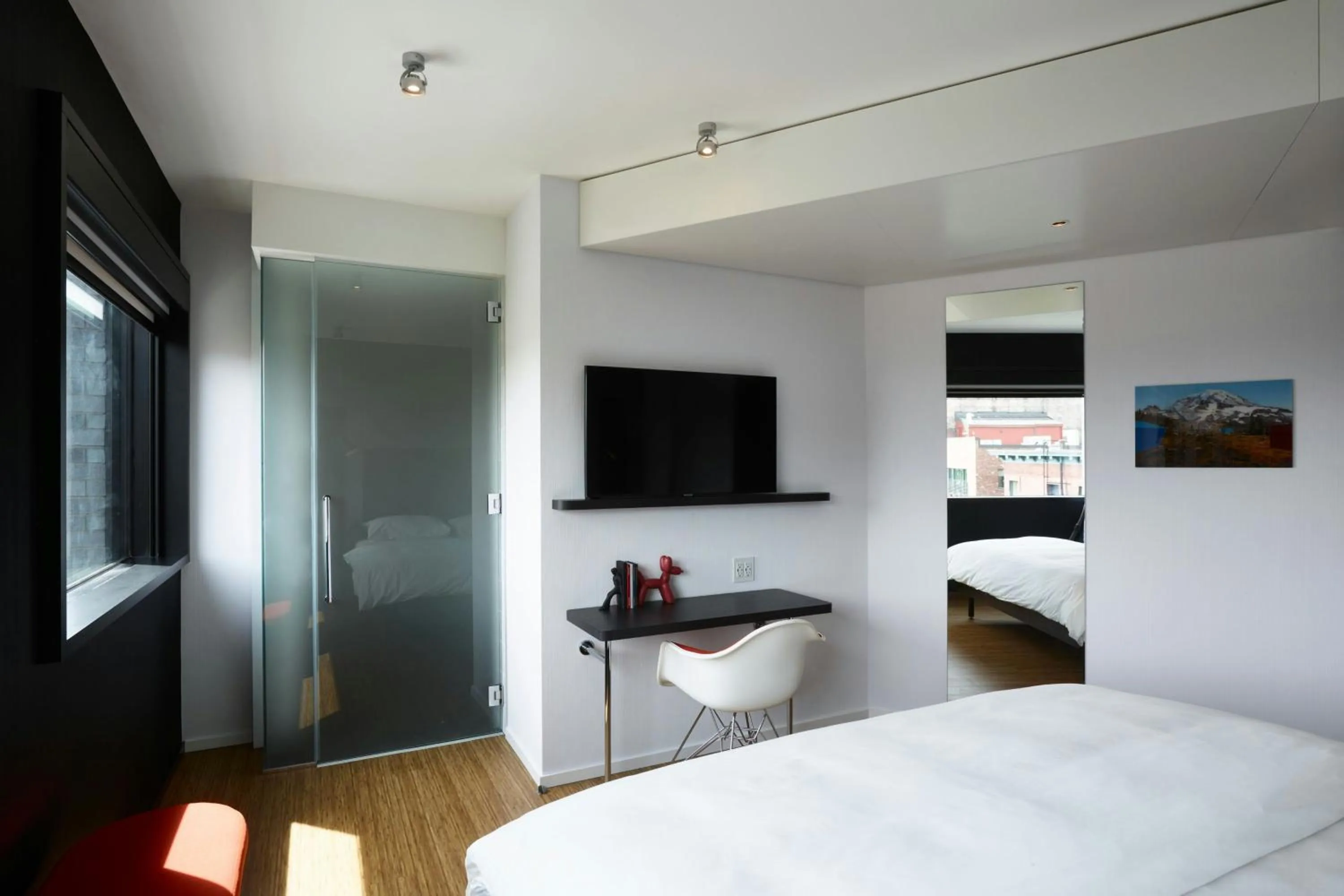 Bedroom, Bed in citizenM Seattle Pioneer Square