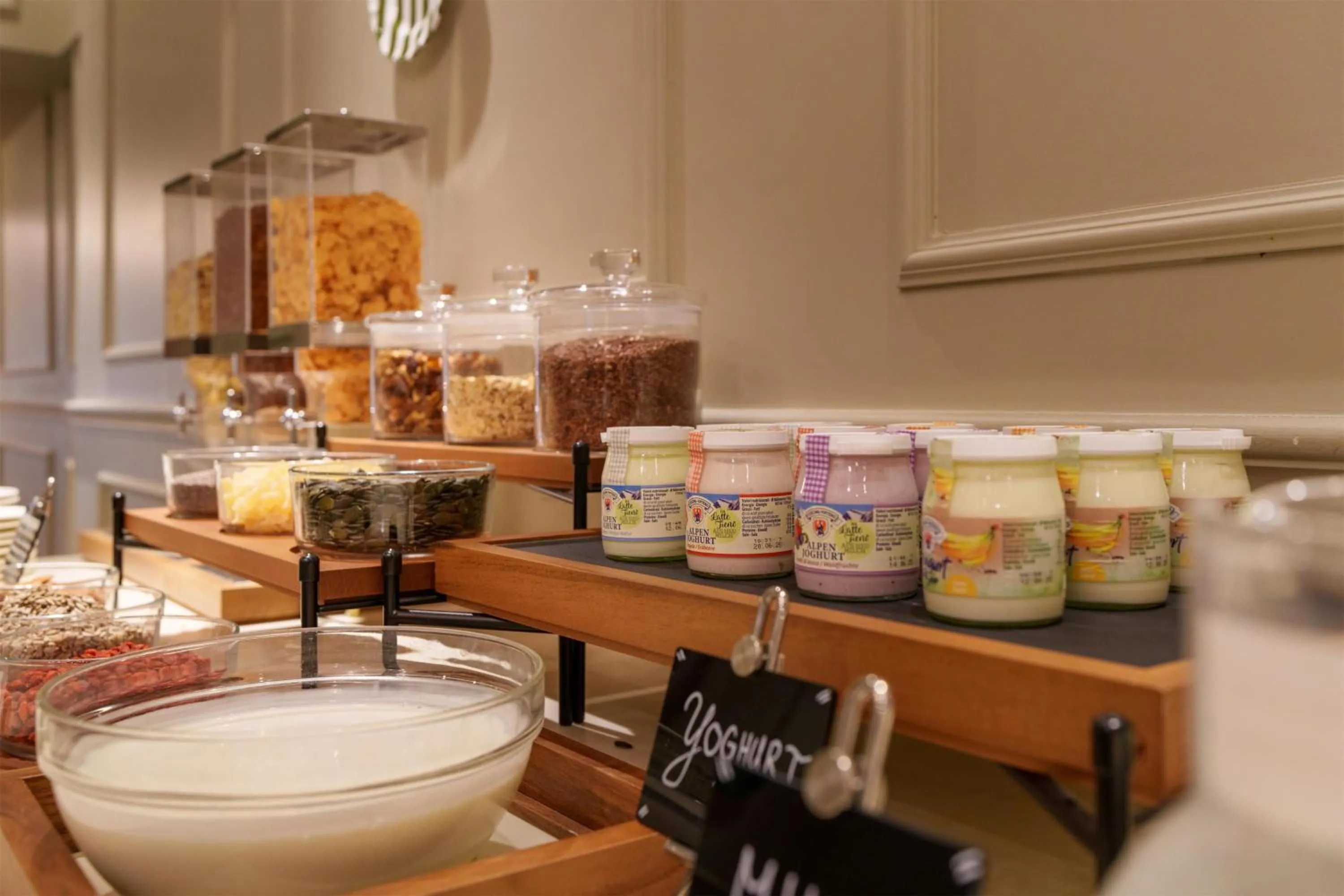 Breakfast in WorldHotel Casati 18