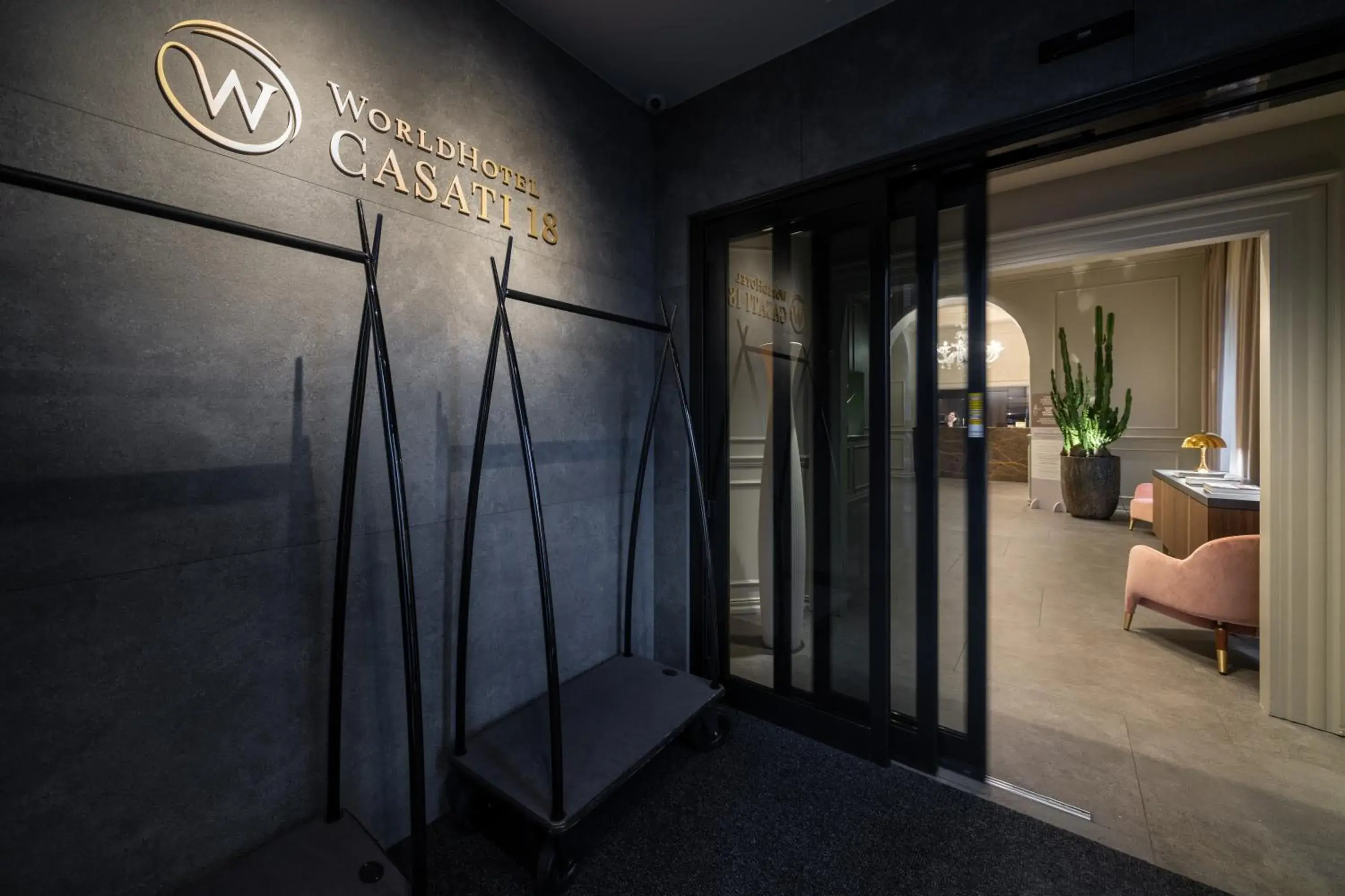 Facade/entrance in WorldHotel Casati 18 Facade/entrance in WorldHotel Casati 18