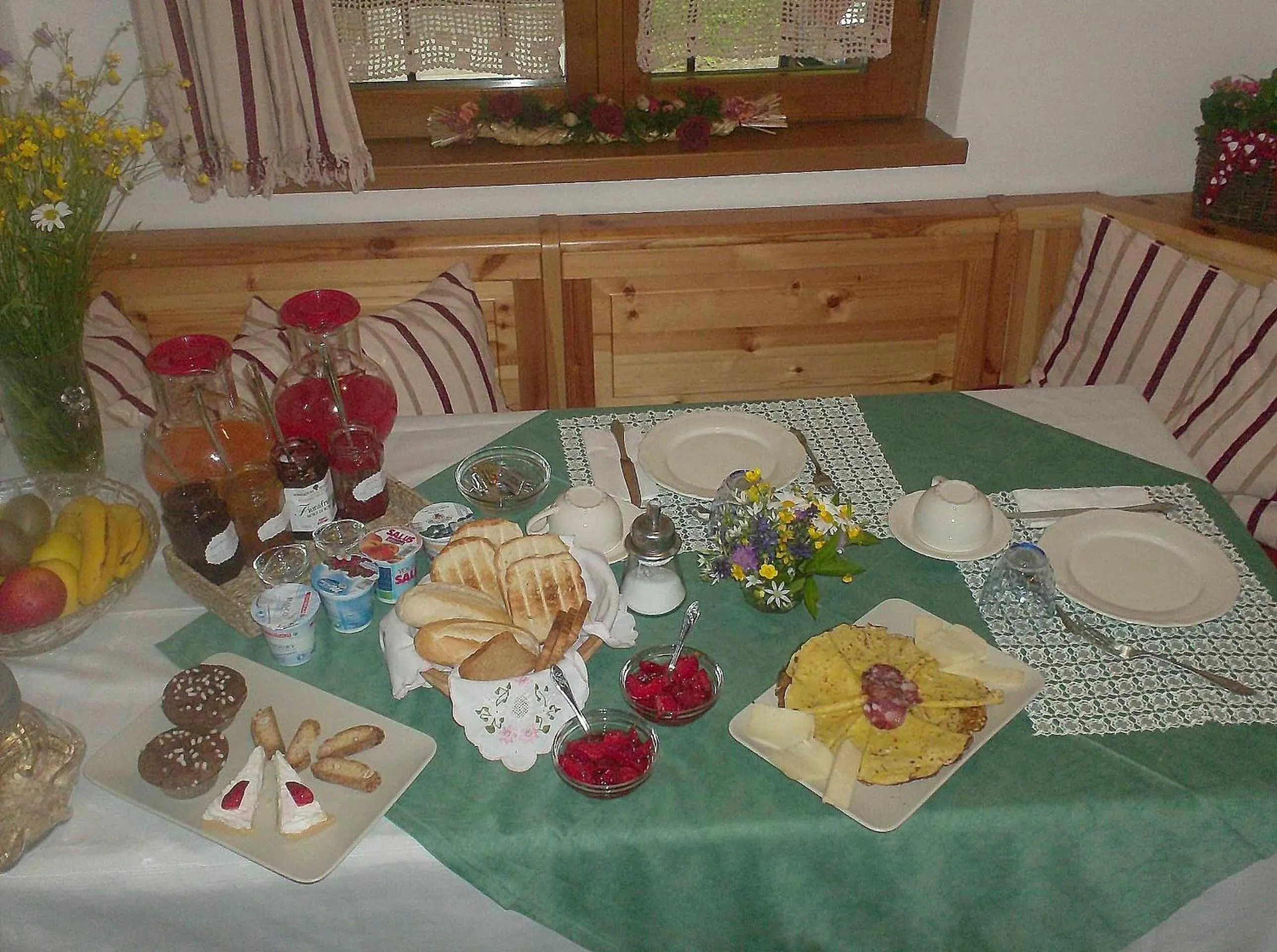 Buffet breakfast in Bed and Breakfast Cappeler