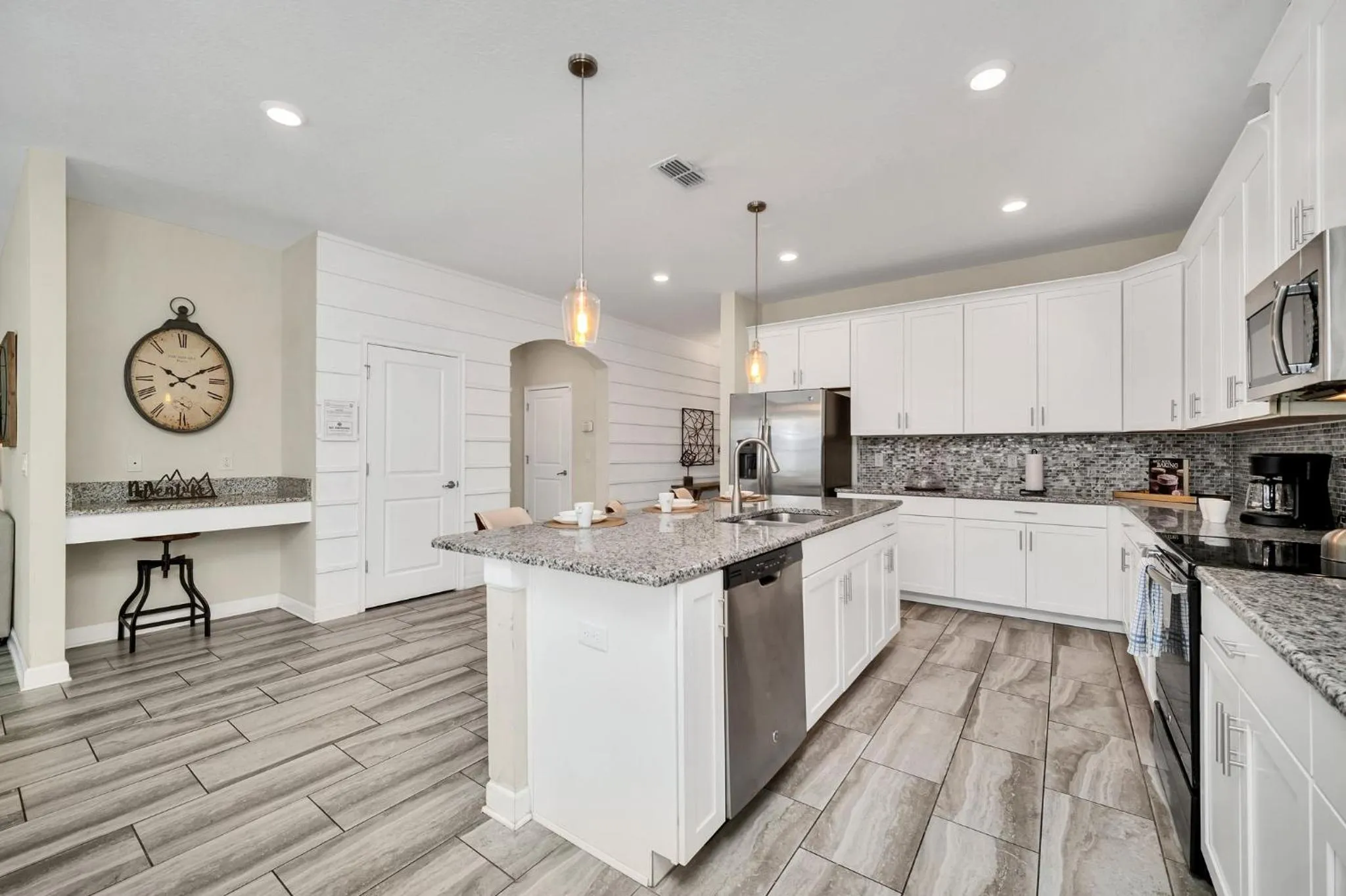 Gorgeous, Modern Home wPrivate Pool