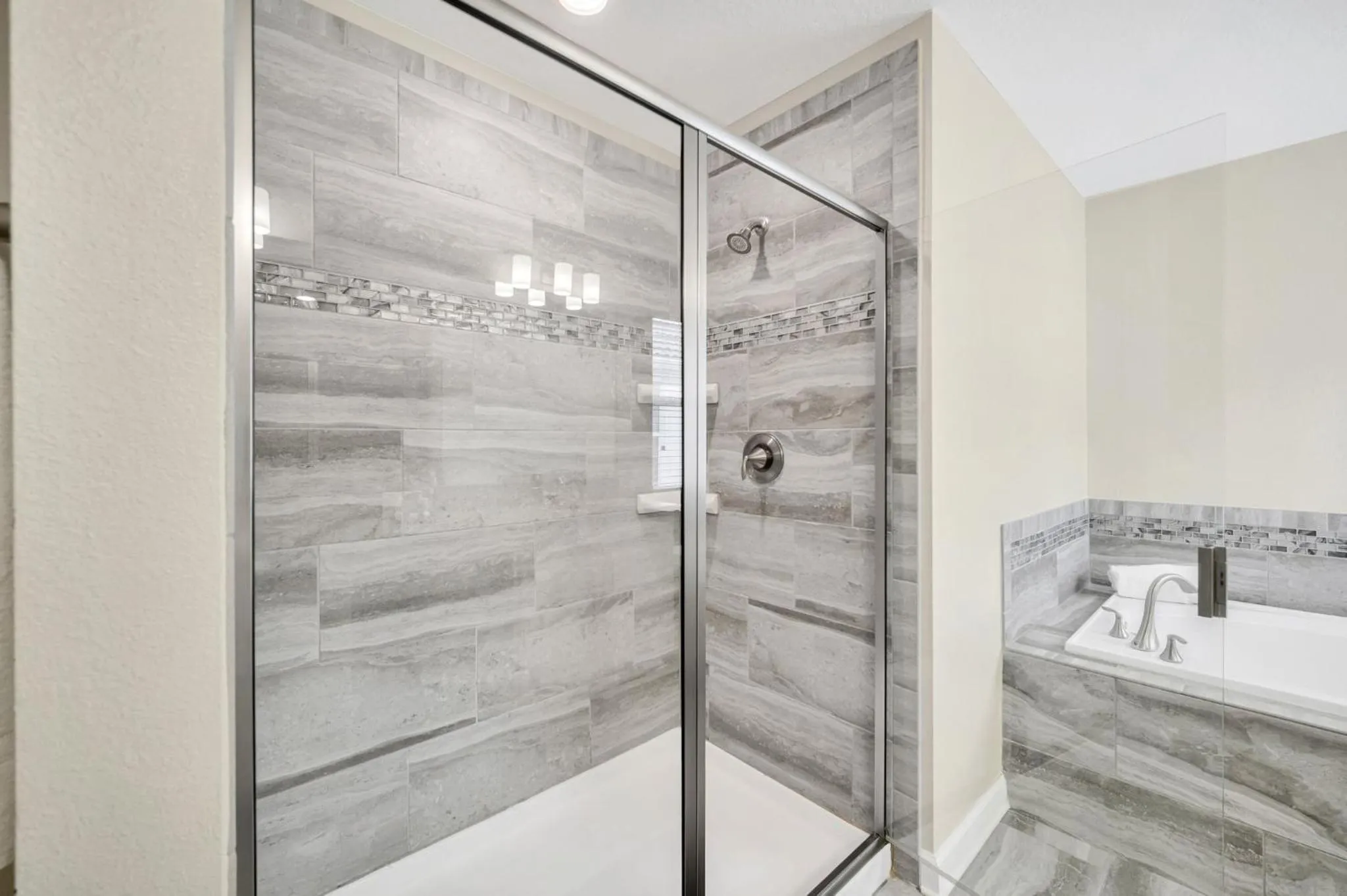 Gorgeous, Modern Home wPrivate Pool