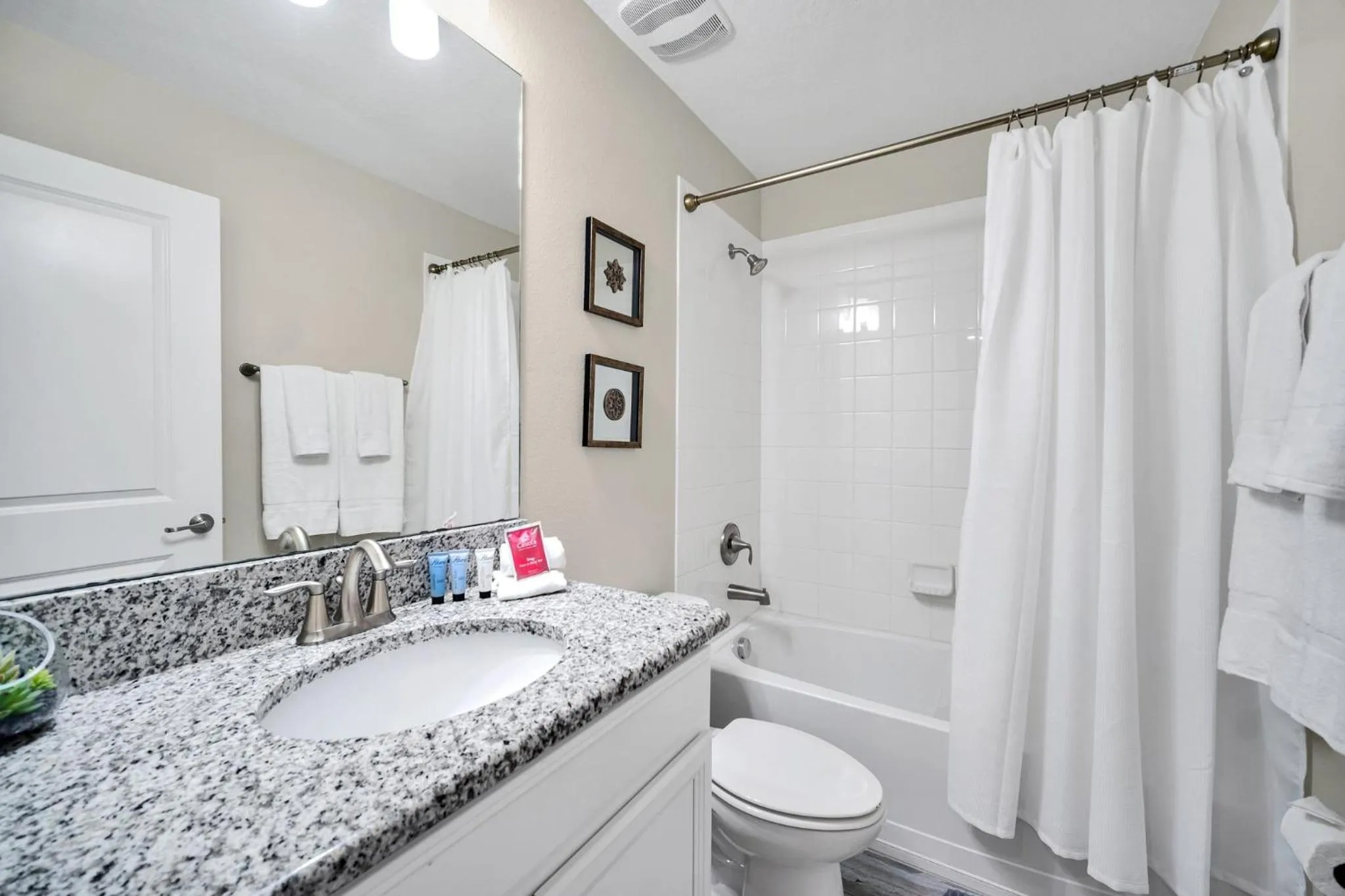 Gorgeous, Modern Home wPrivate Pool