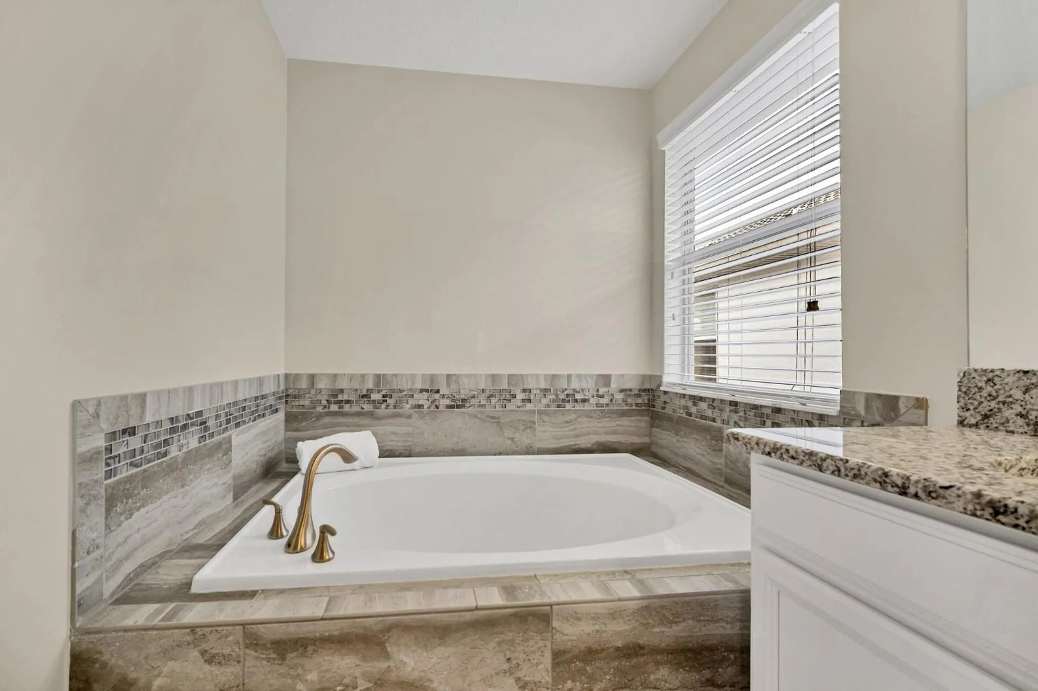 Gorgeous, Modern Home wPrivate Pool