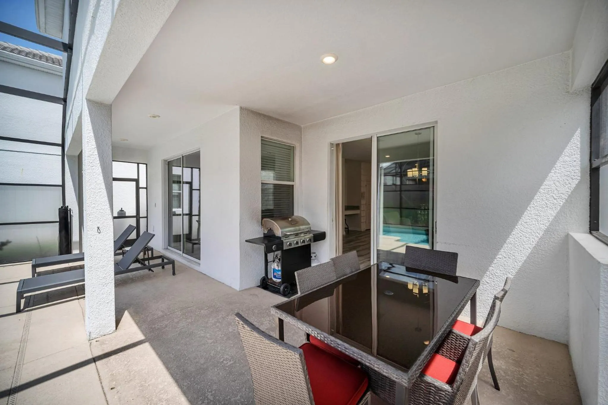 Gorgeous, Modern Home wPrivate Pool