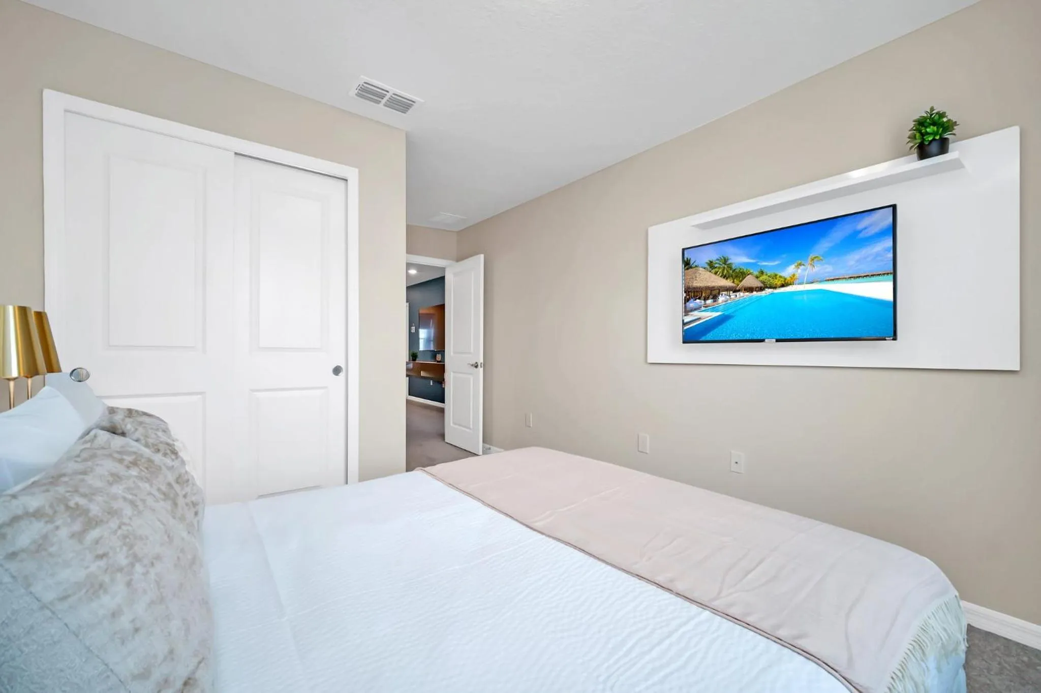 Bed in Free Waterpark Private Splash Pool Near Disney