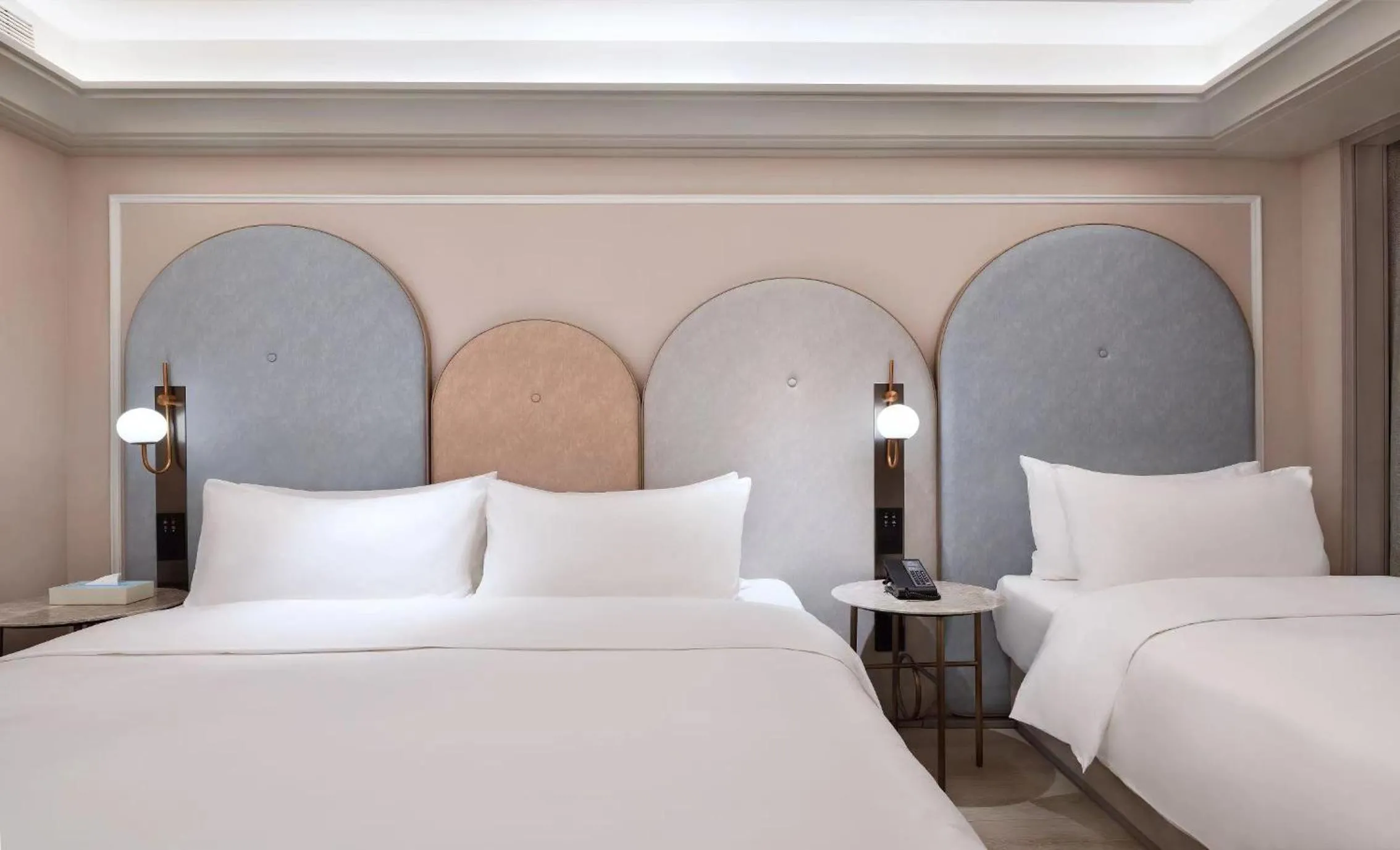 Bed in Mercure Chengdu Kuanzhai Alley West