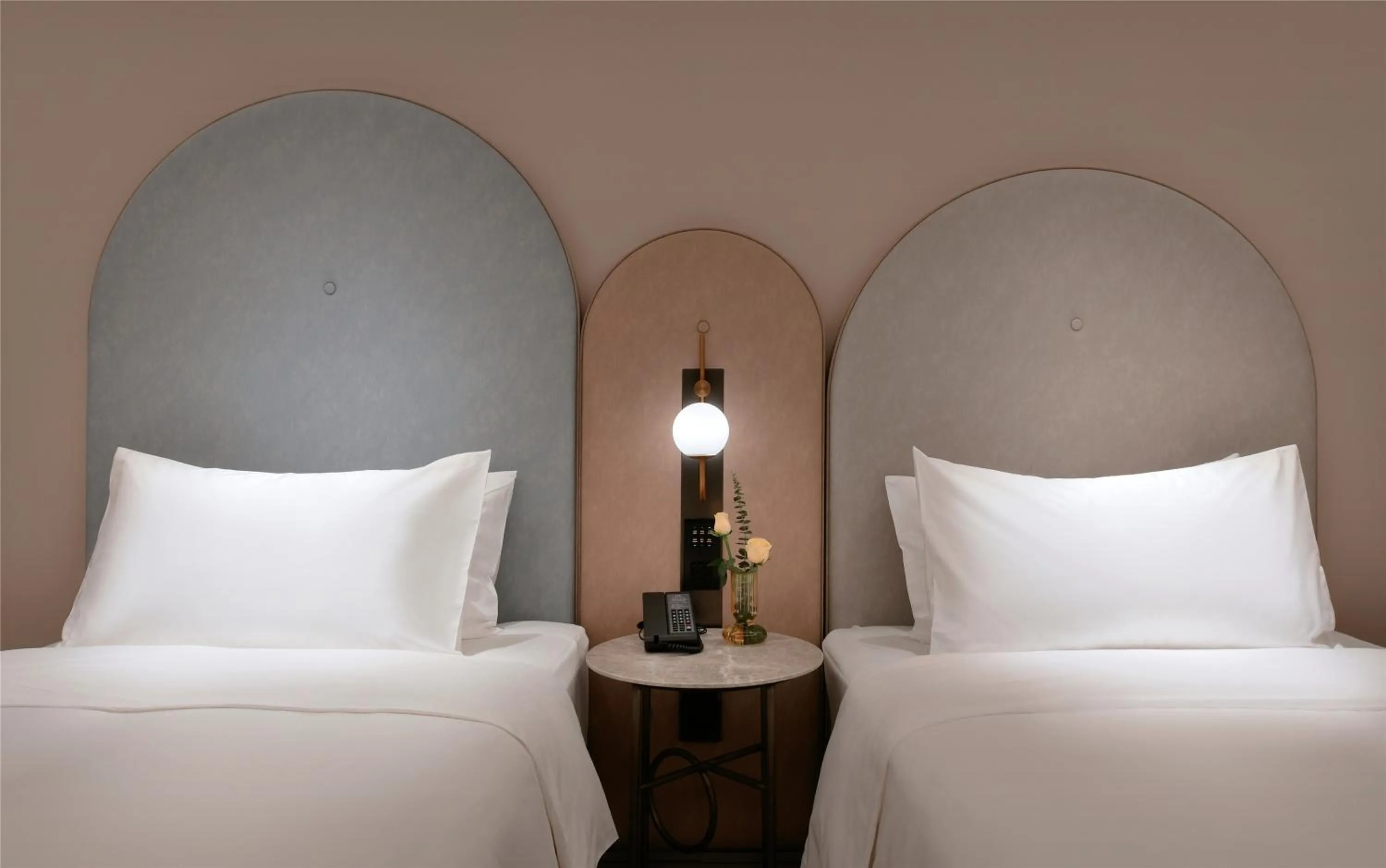Bed in Mercure Chengdu Kuanzhai Alley West