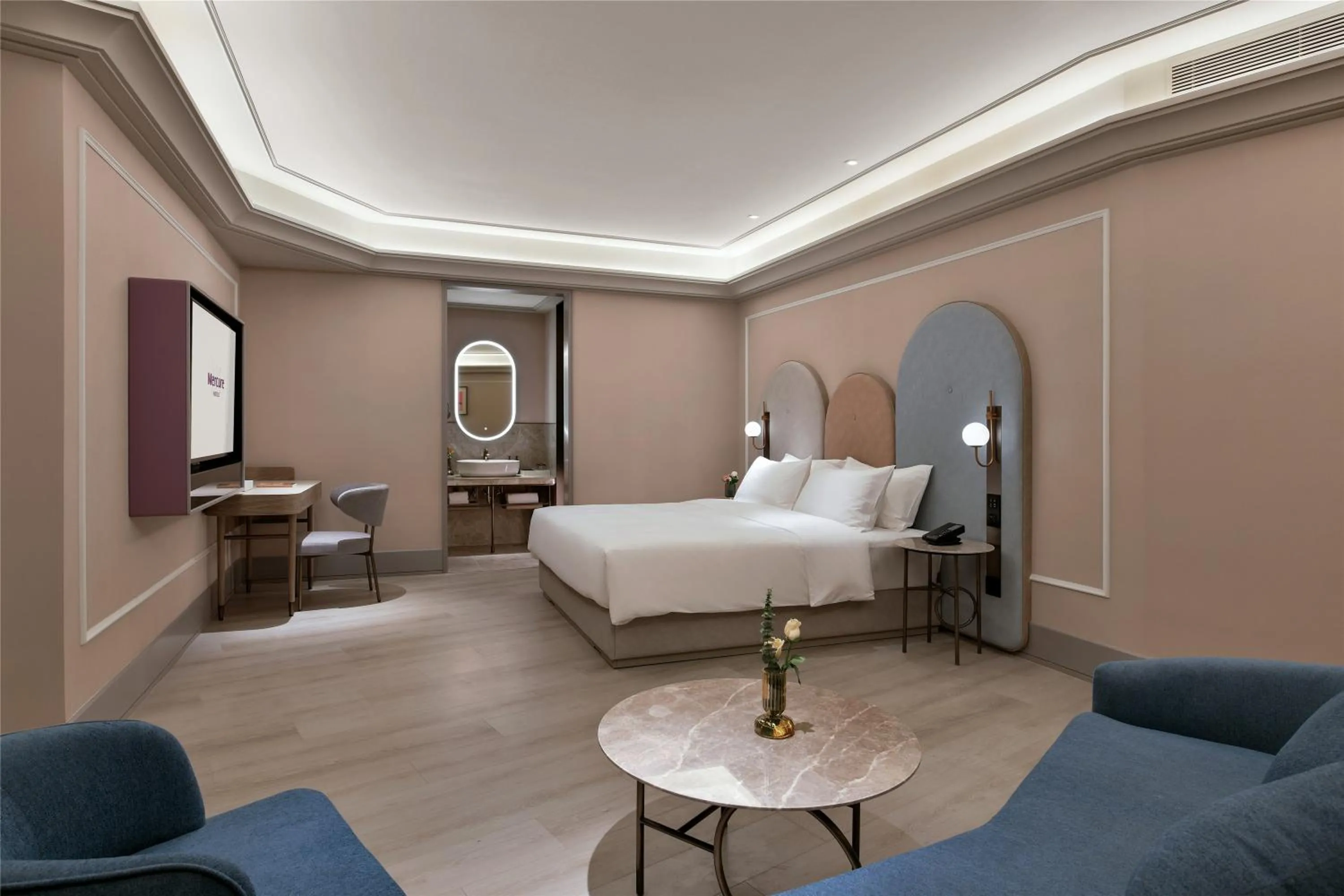 Bed in Mercure Chengdu Kuanzhai Alley West