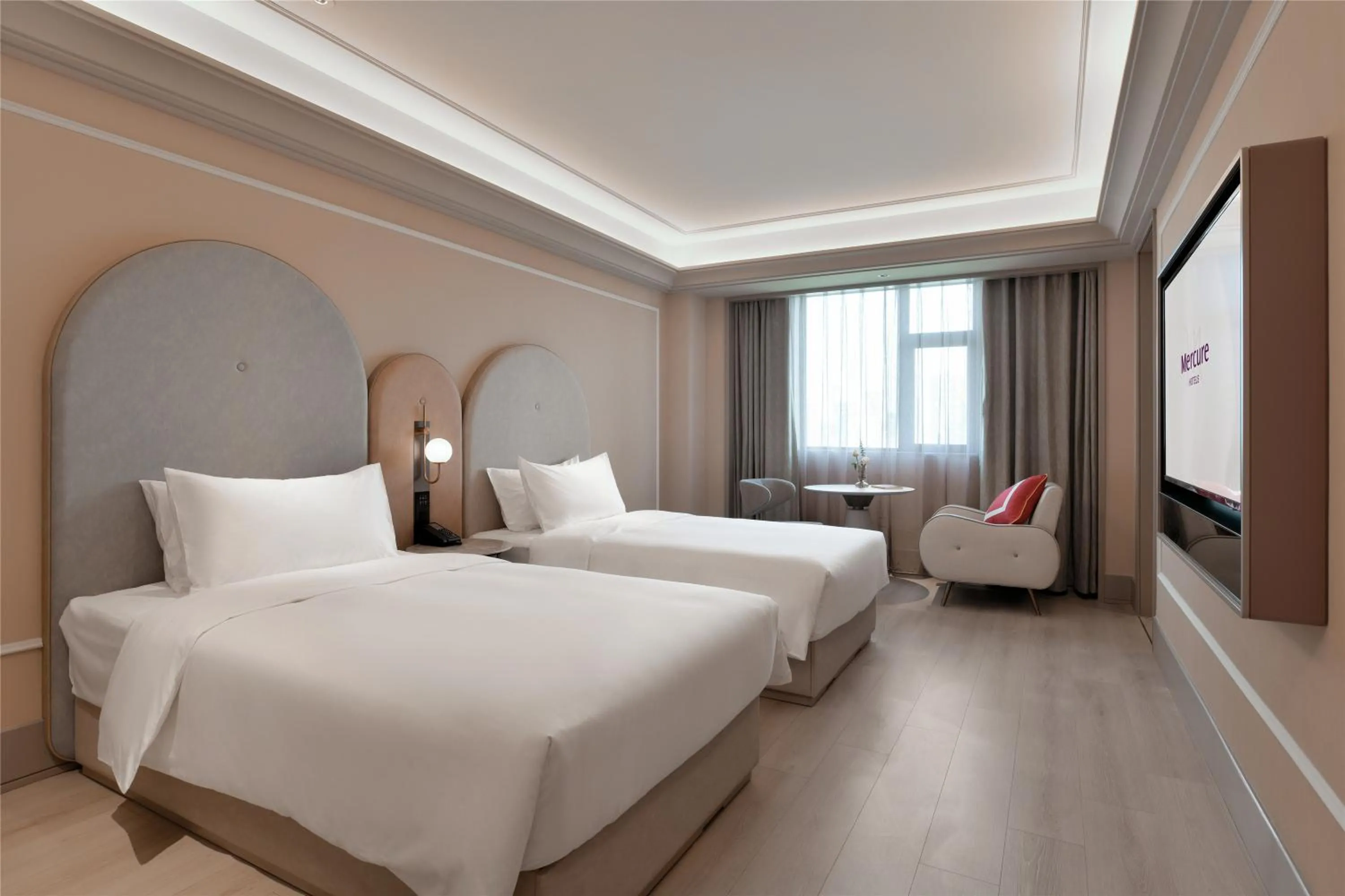 Bed in Mercure Chengdu Kuanzhai Alley West