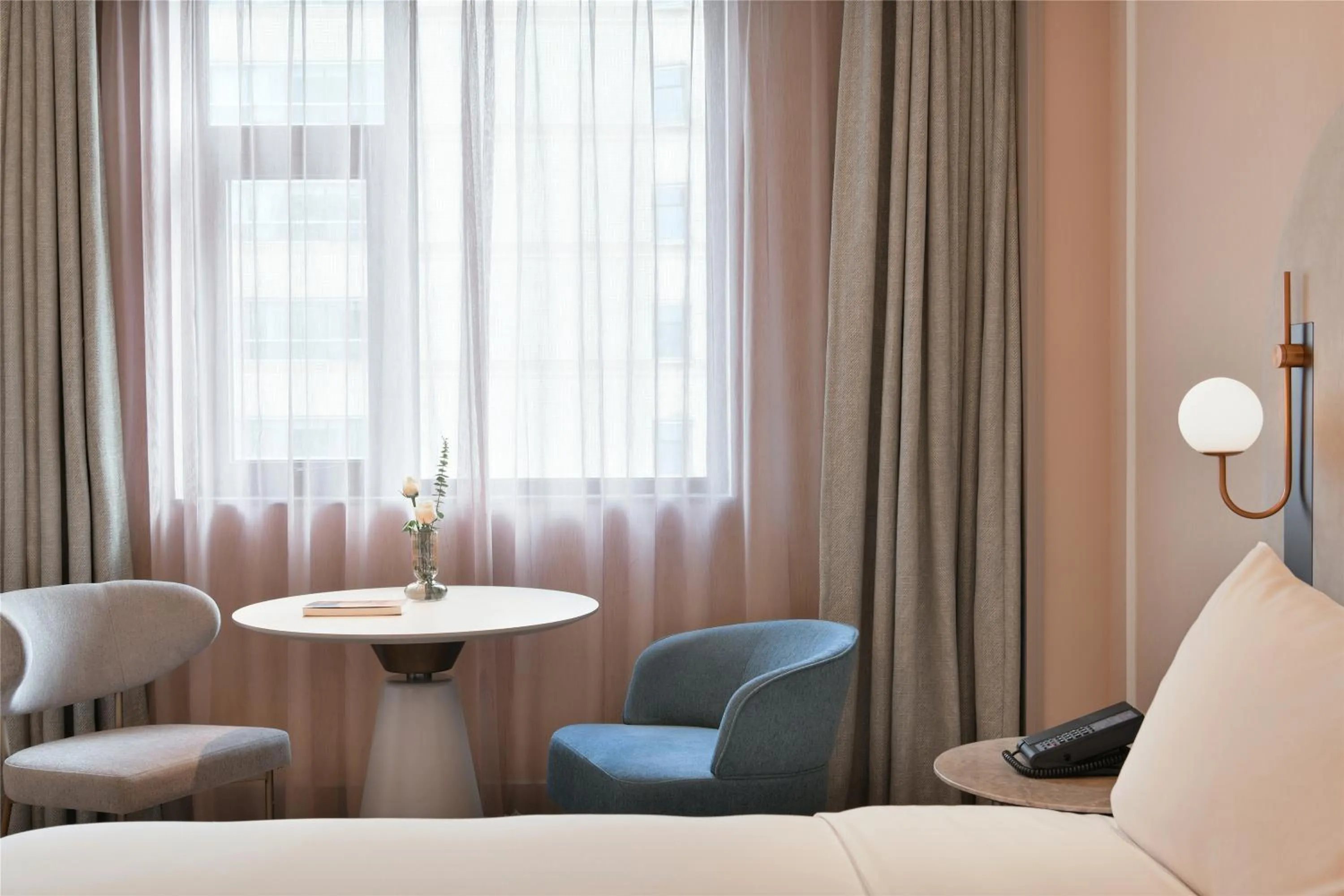Living room, Bed in Mercure Chengdu Kuanzhai Alley West