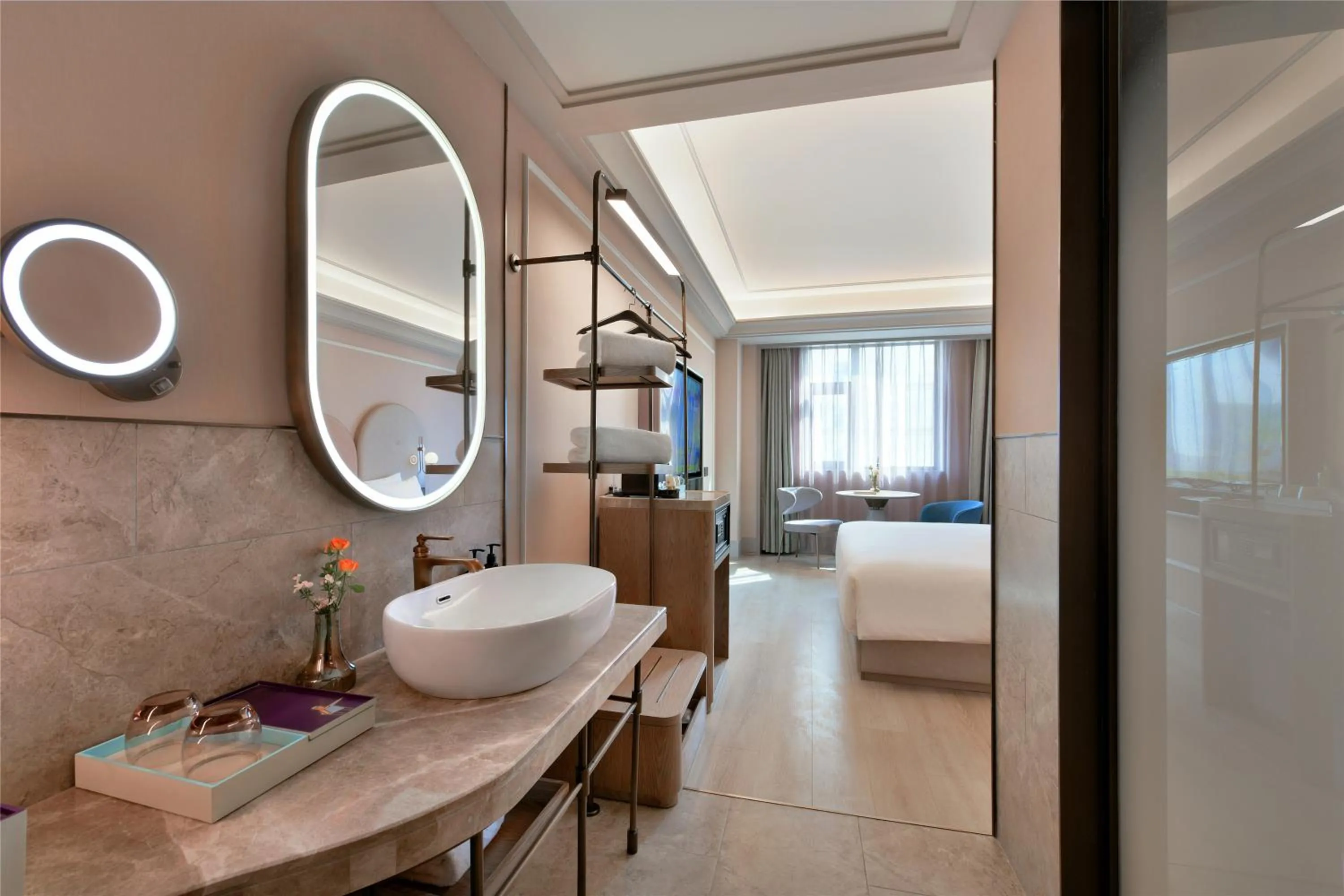 Bathroom, Bed in Mercure Chengdu Kuanzhai Alley West