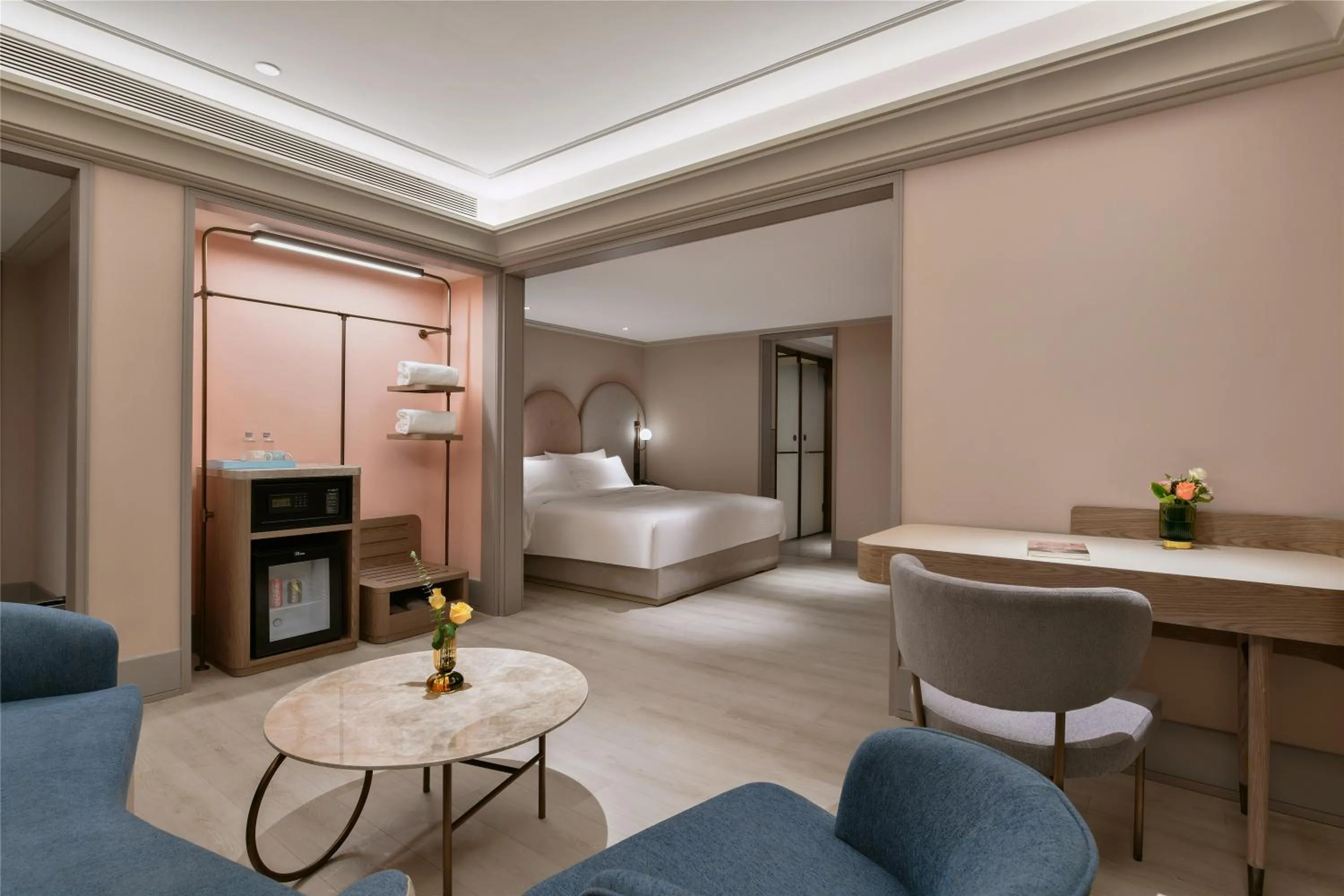 Bed in Mercure Chengdu Kuanzhai Alley West