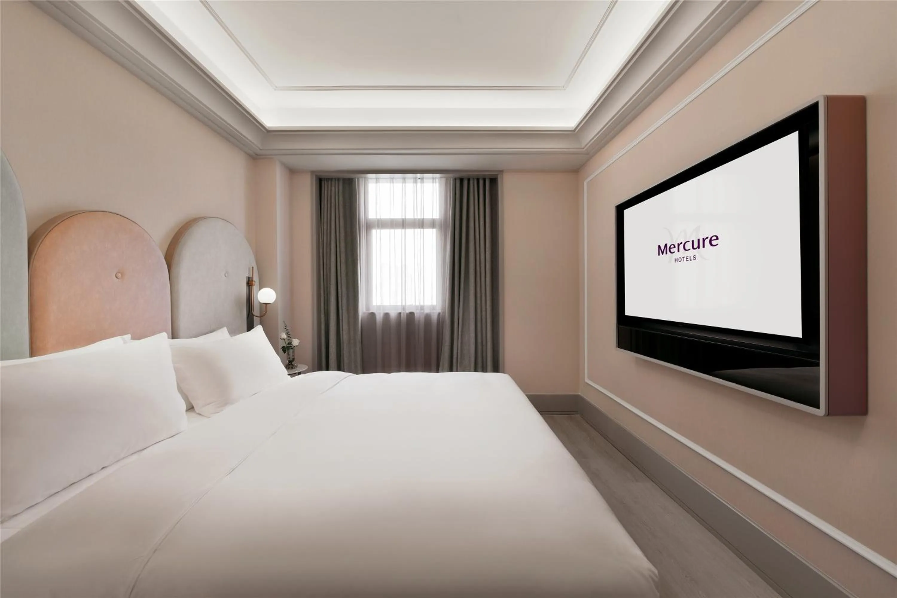 Bed in Mercure Chengdu Kuanzhai Alley West