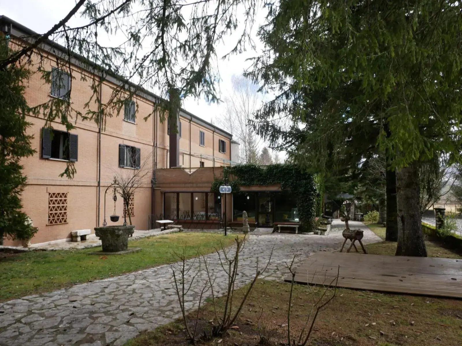 Property building in LH Albergo il Picchio Property building in LH Albergo il Picchio