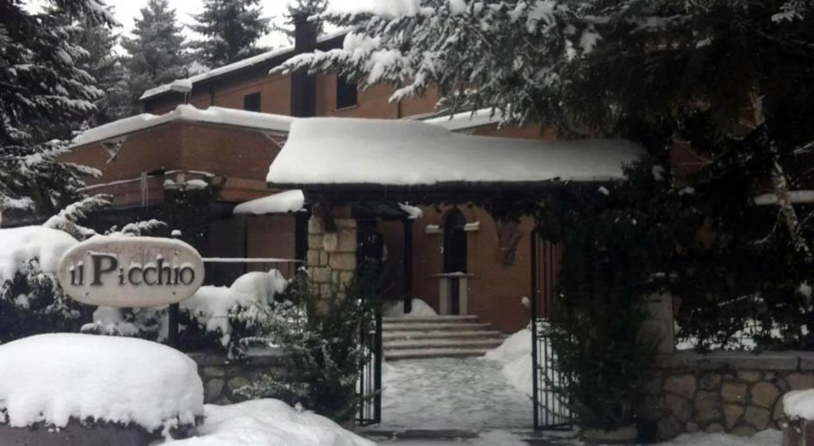 Property building in LH Albergo il Picchio