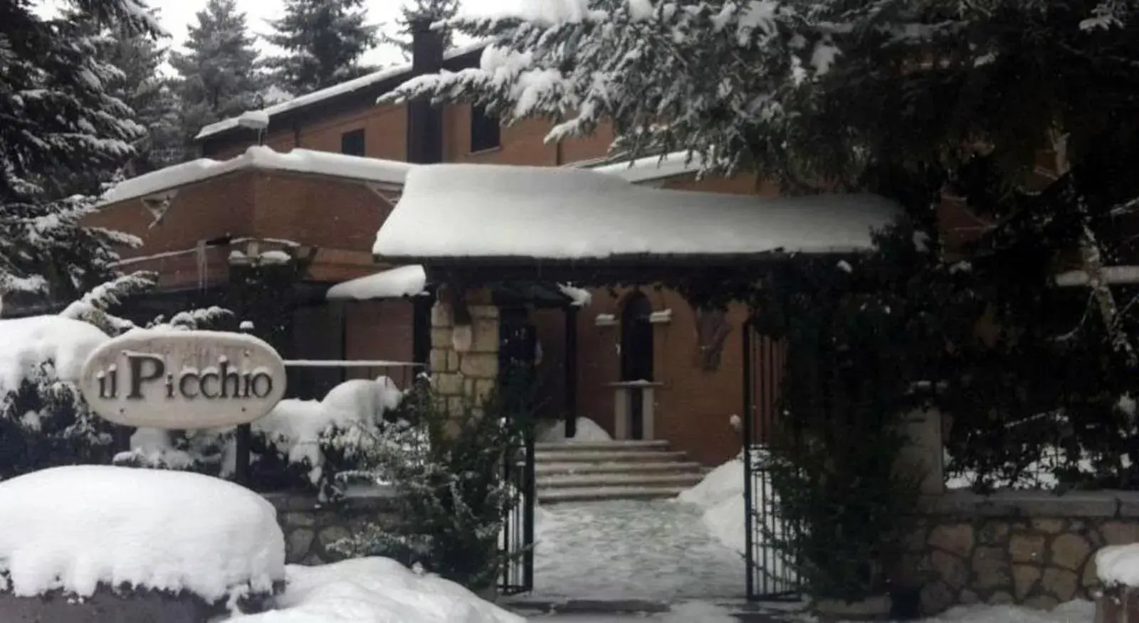 Property building in LH Albergo il Picchio Property building in LH Albergo il Picchio