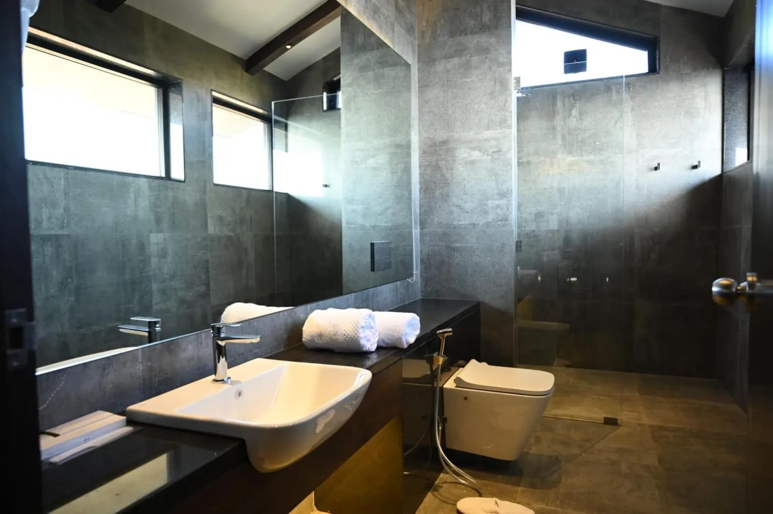 Shower in Vee Resort- The Suites of Royals
