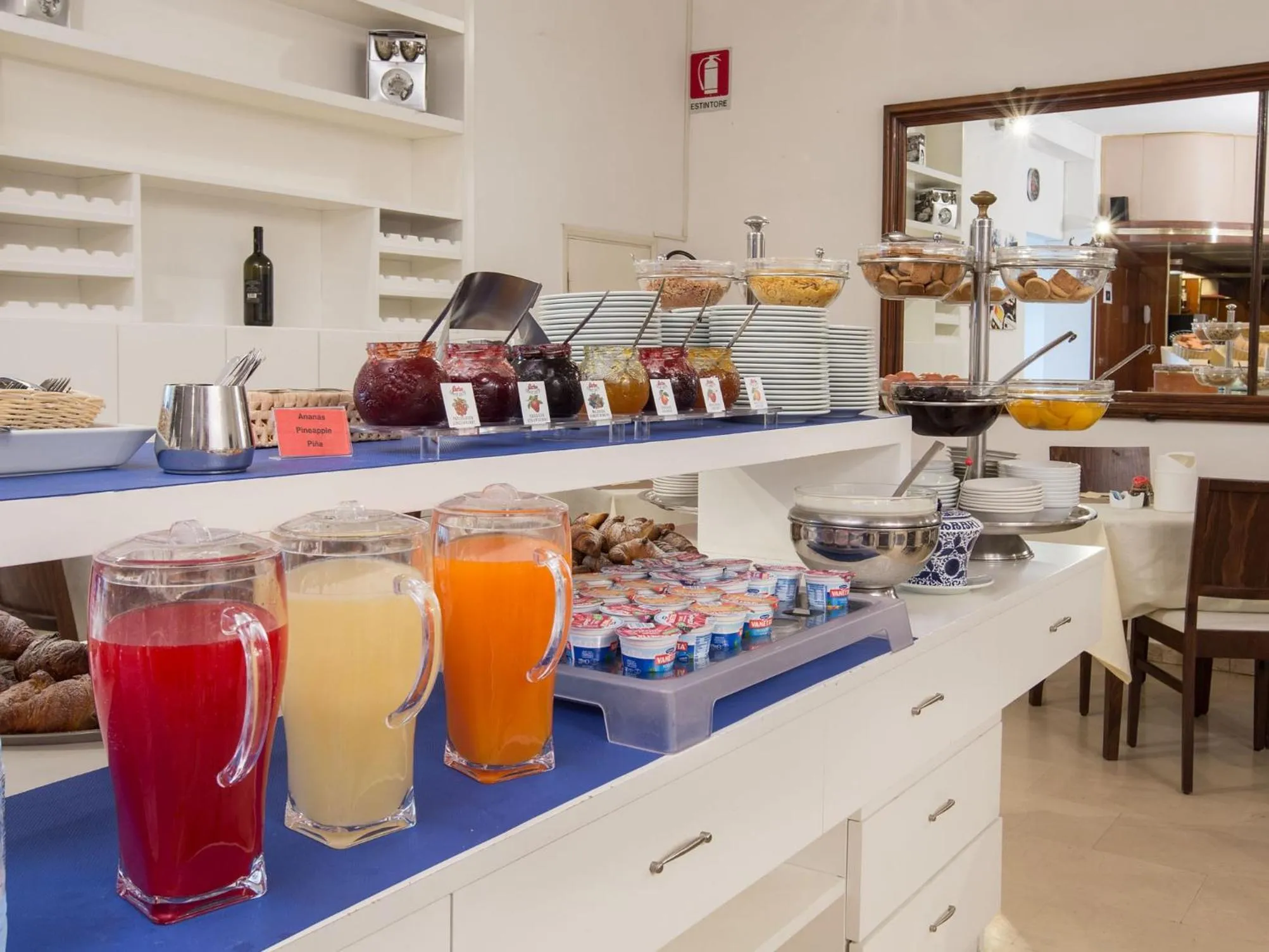 Food and drinks in Hotel Minerva