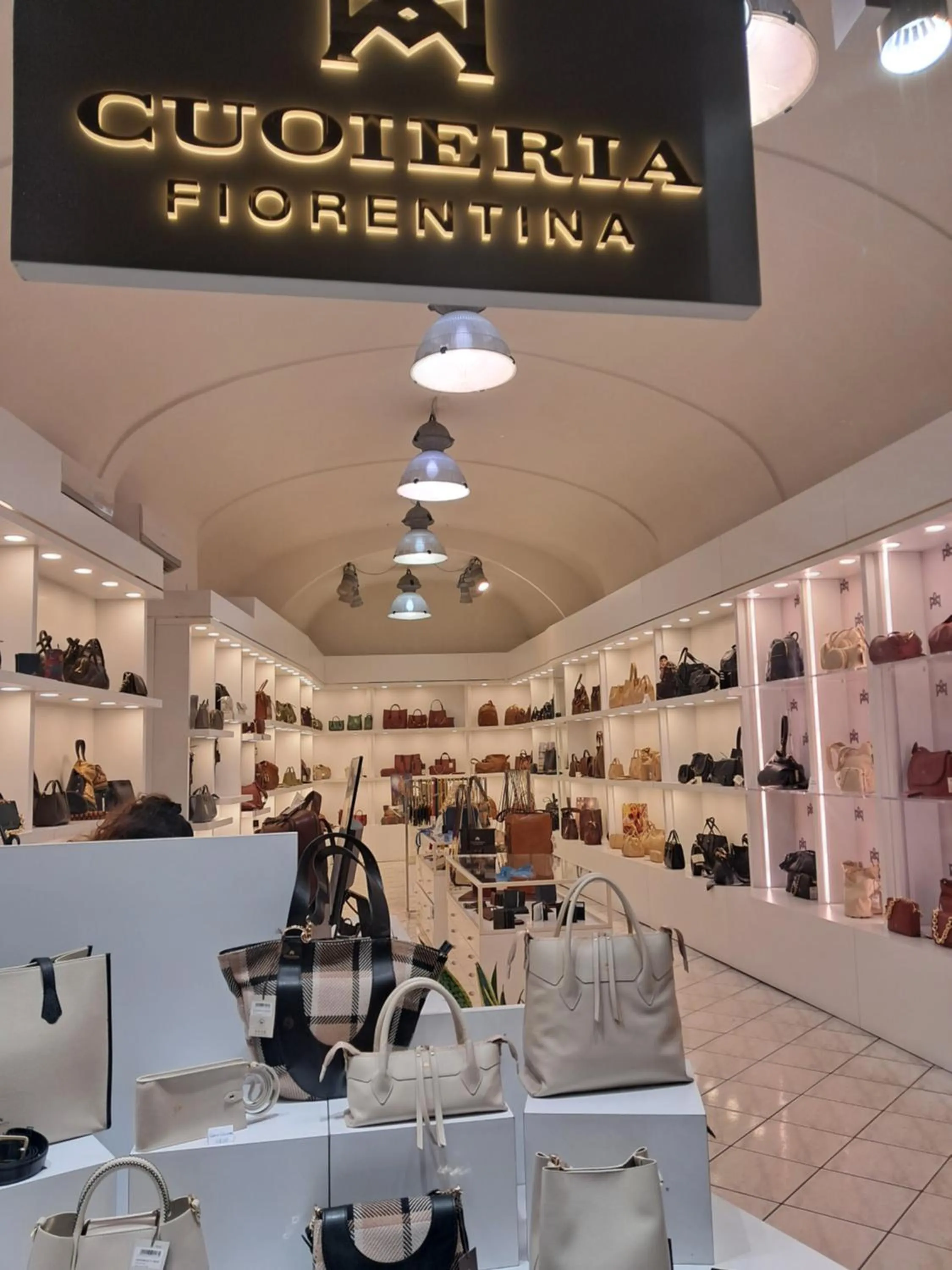 On-site shops in Hotel Minerva