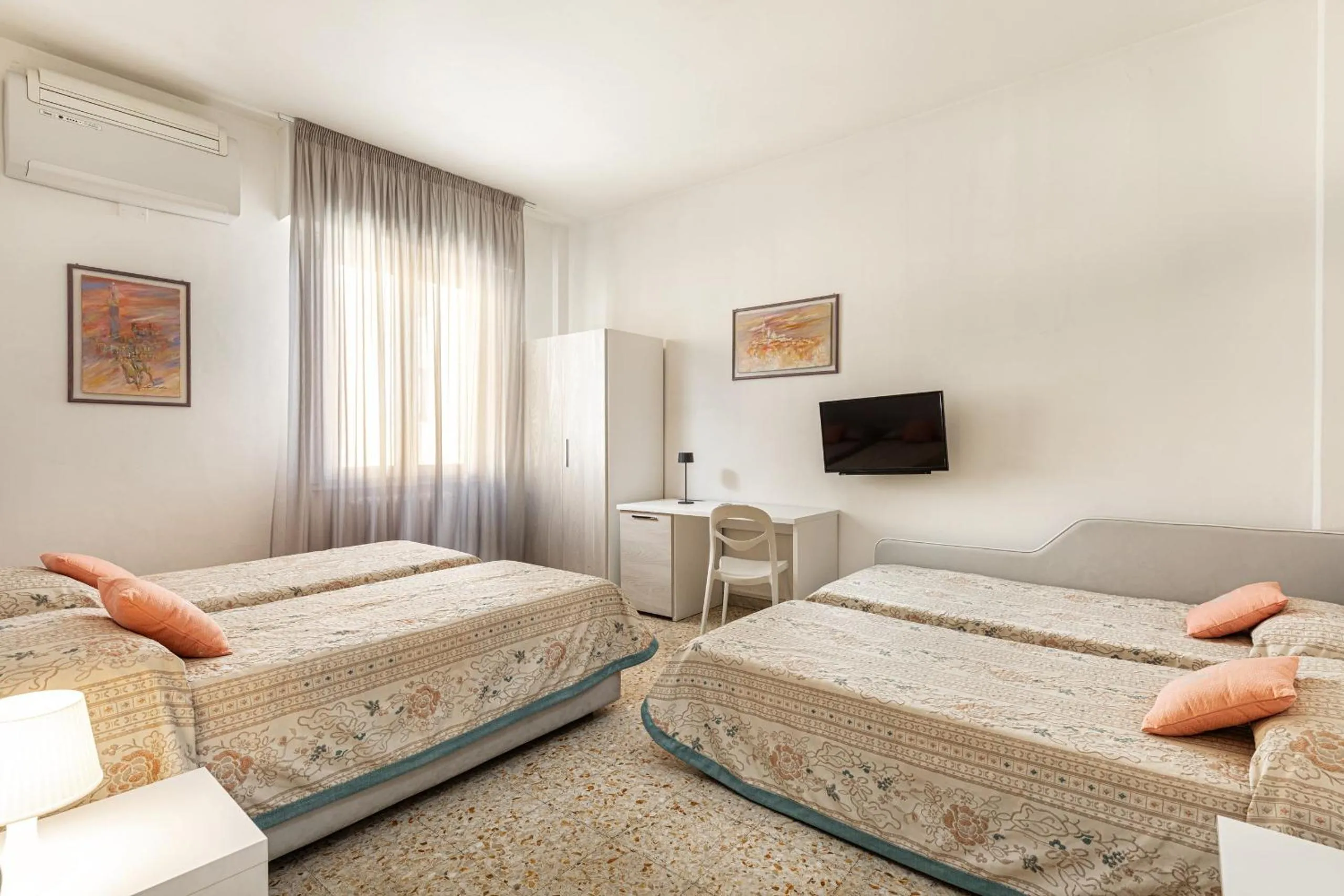 Bed in Hotel Minerva