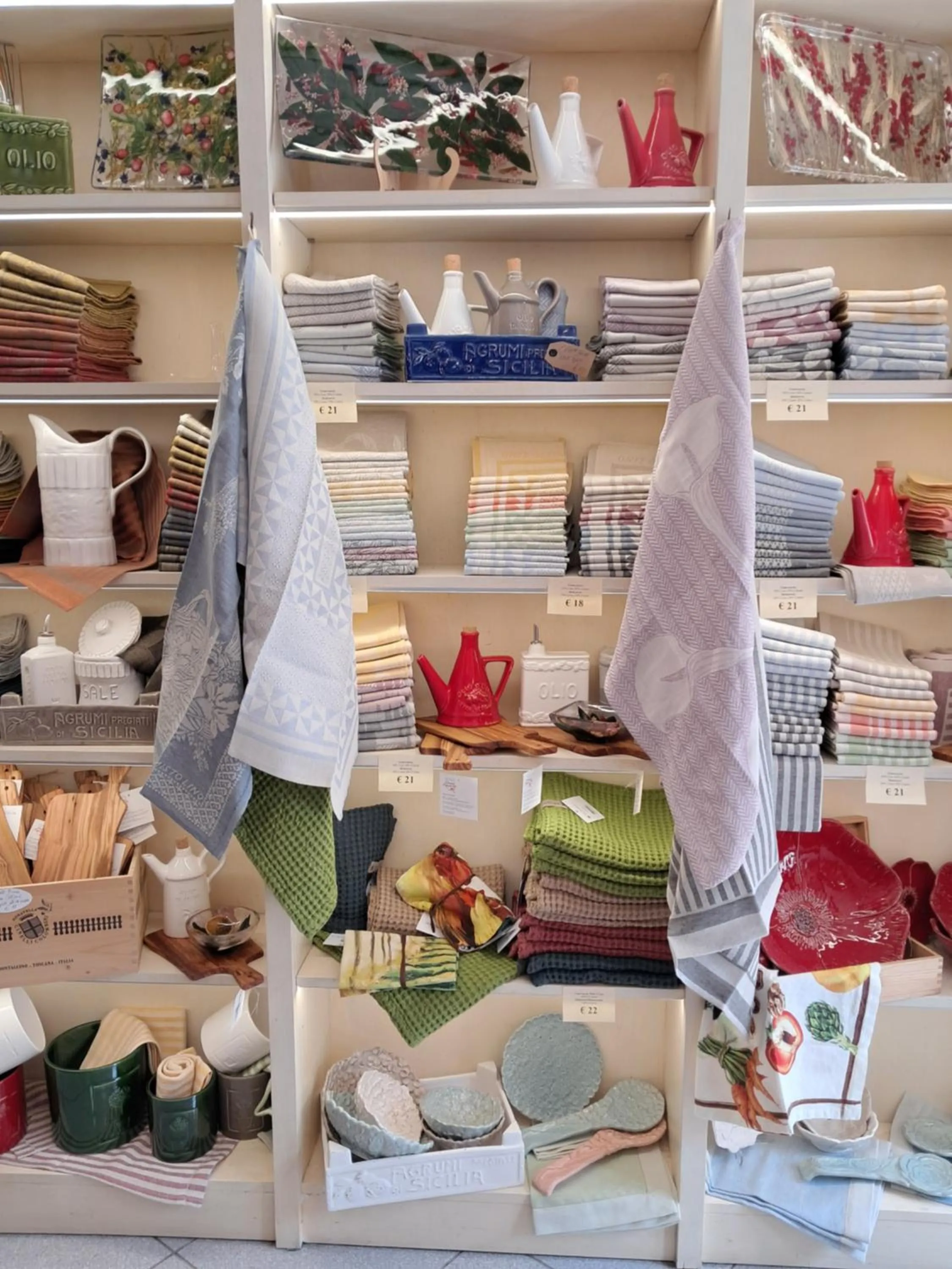 On-site shops in Hotel Minerva