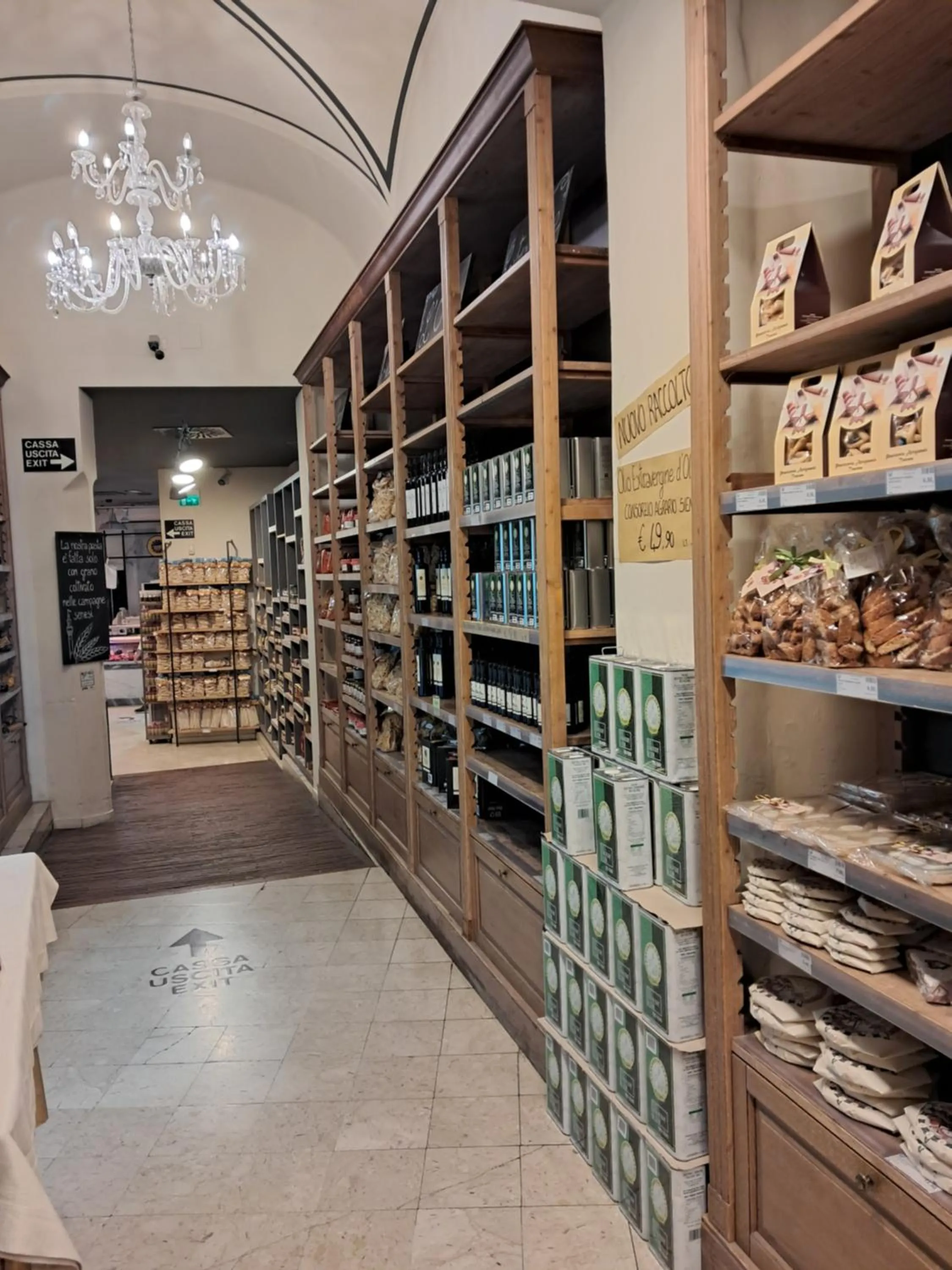 On-site shops in Hotel Minerva