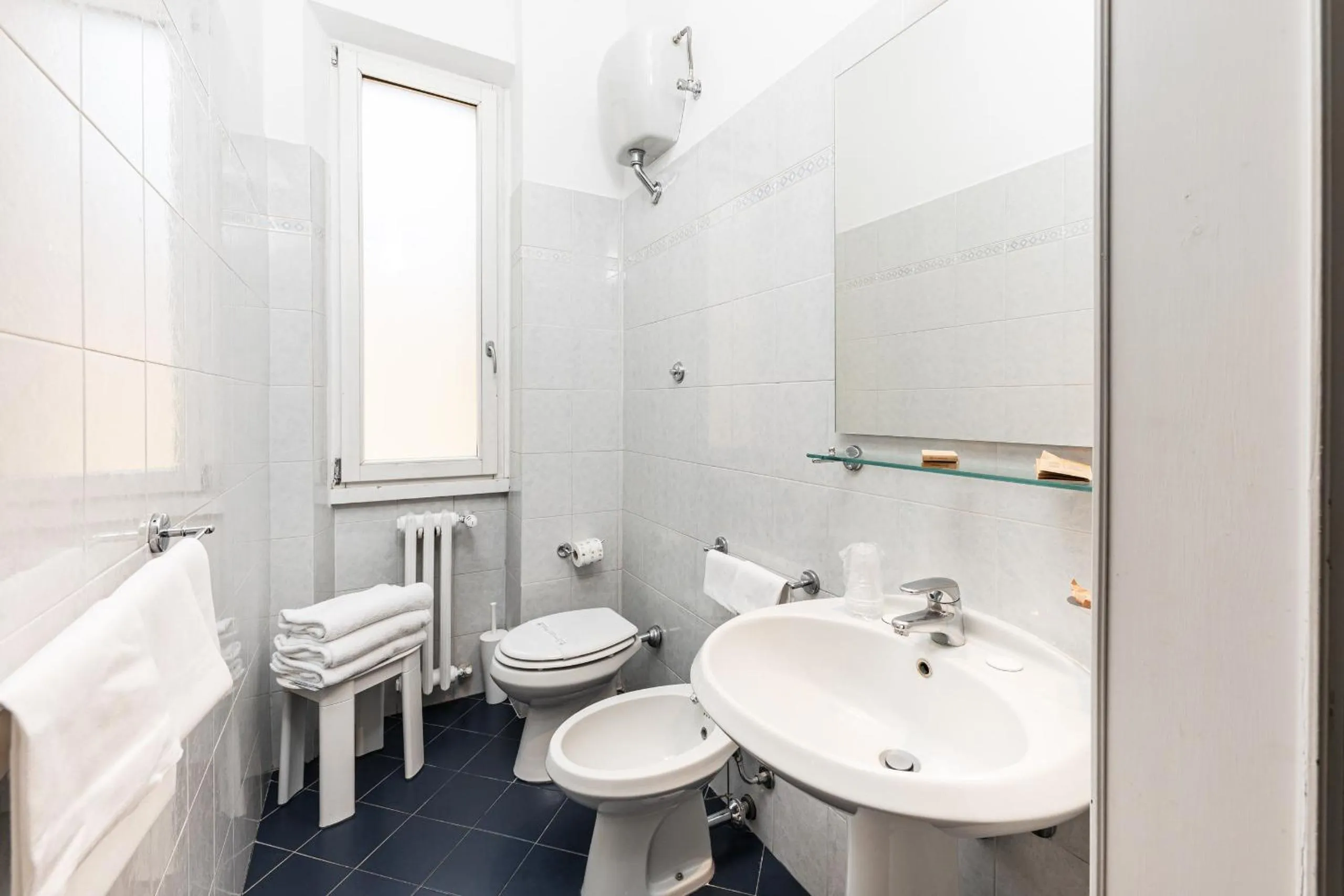 Shower in Hotel Minerva